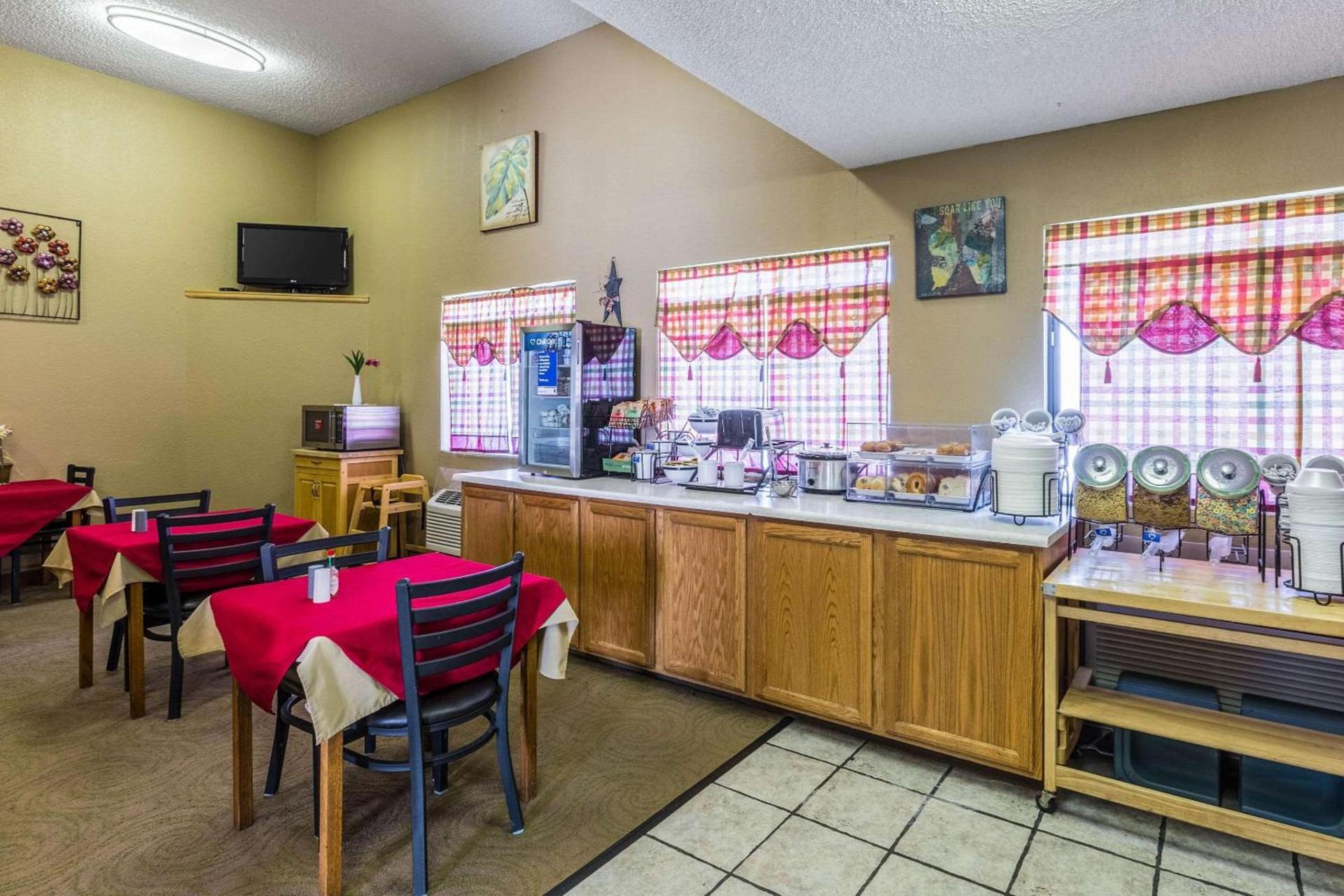 Quality Inn Scottsbluff photo 14