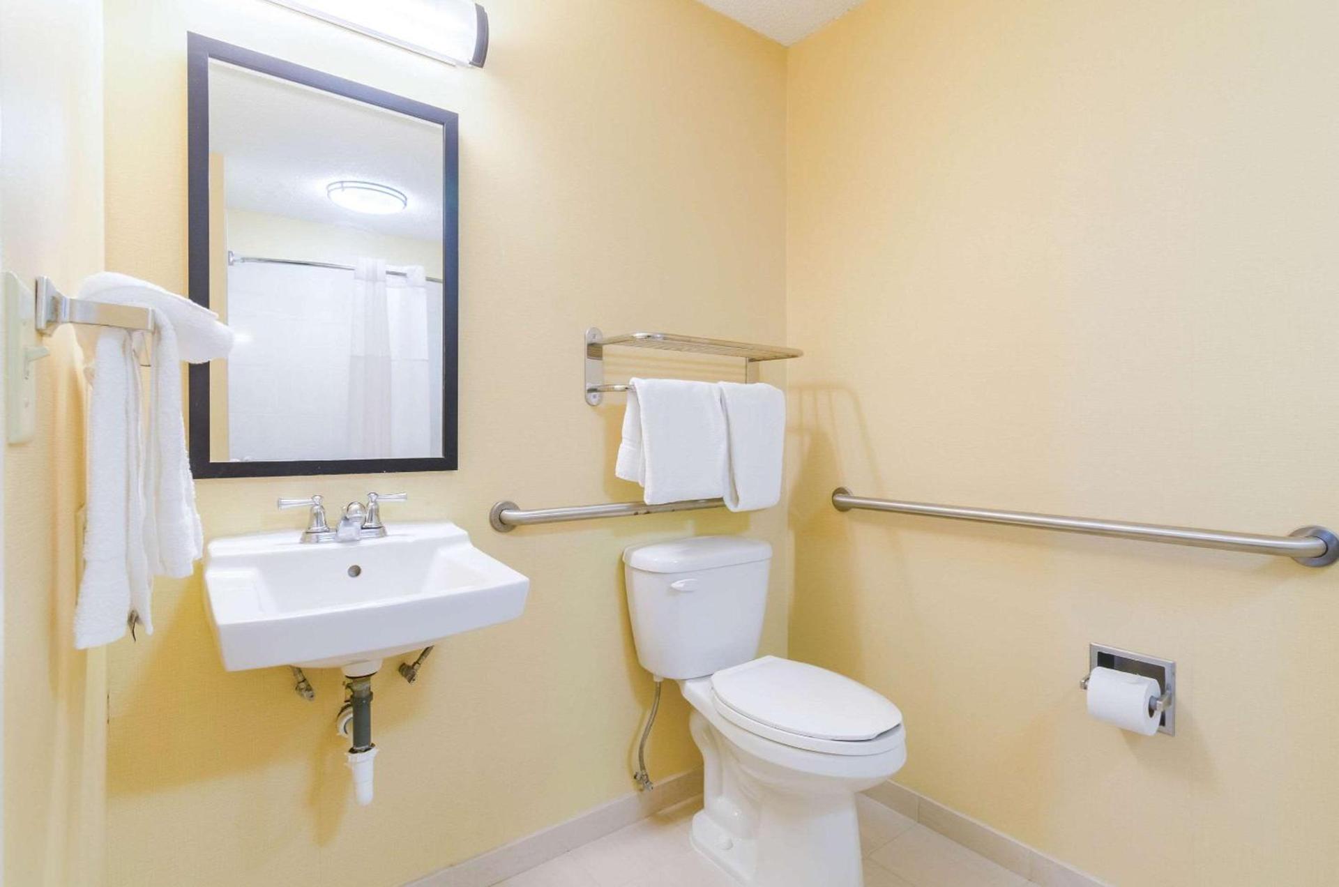 Quality Inn & Suites Ogallala photo 37