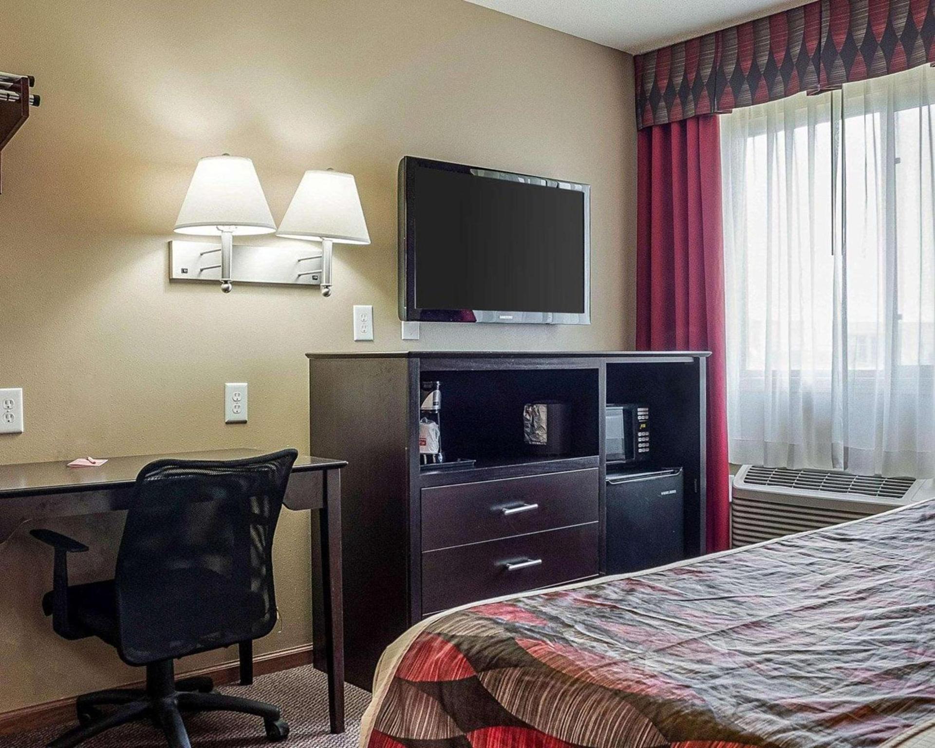 Econo Lodge Jamestown South photo 17
