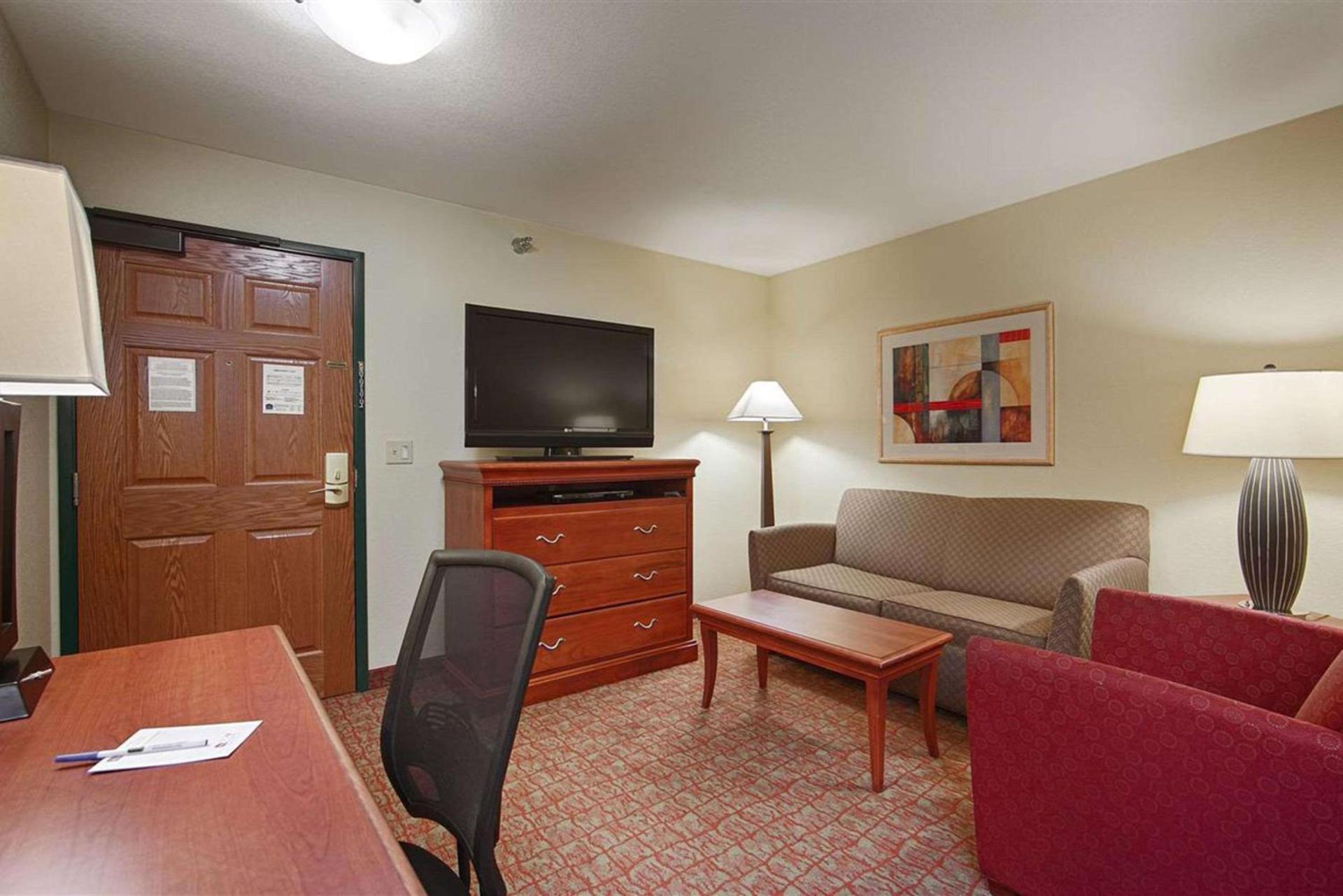 Heritage Hotel and Suites photo 5