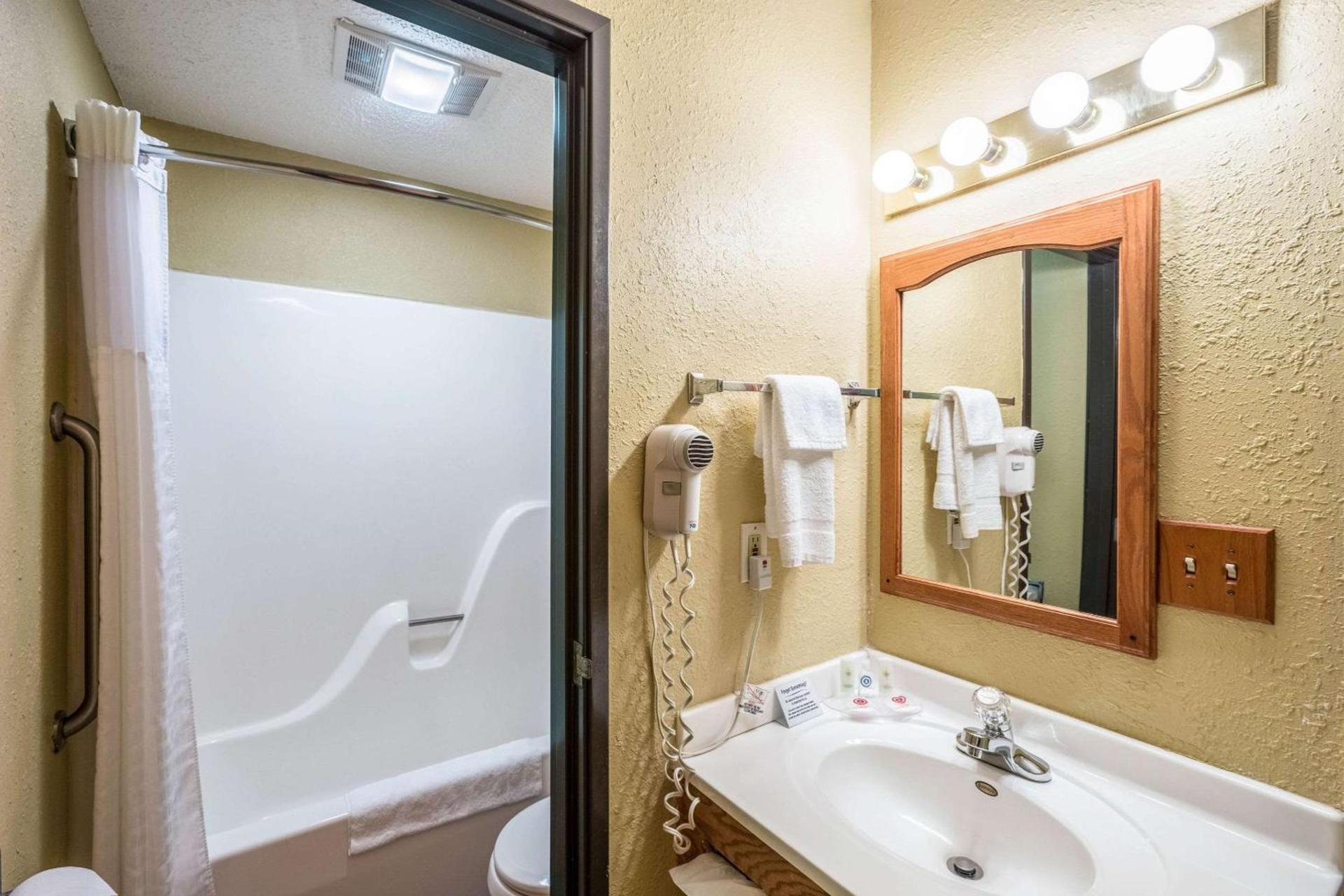 Quality Inn Scottsbluff photo 18