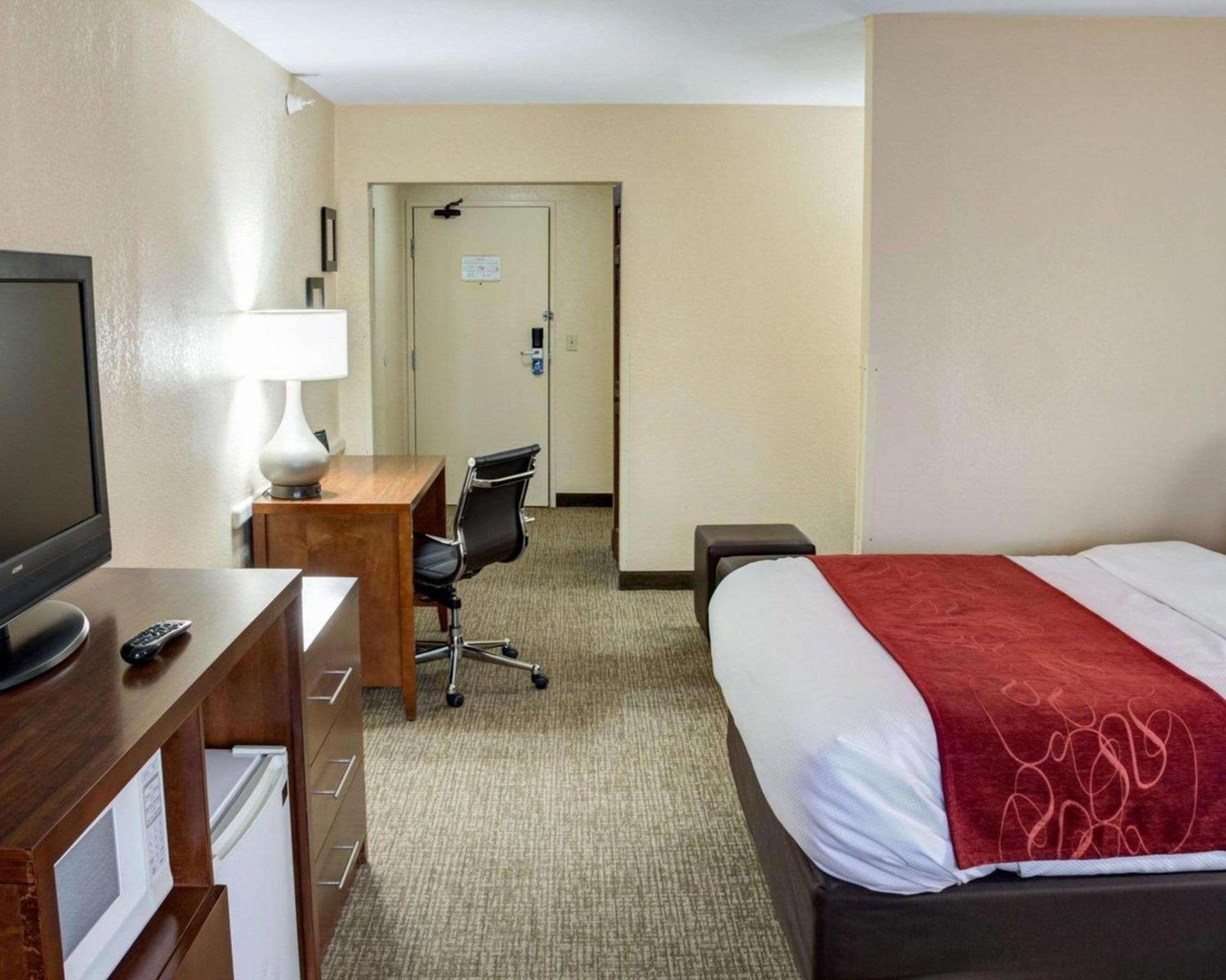 Comfort Suites Omaha Northwest photo 14