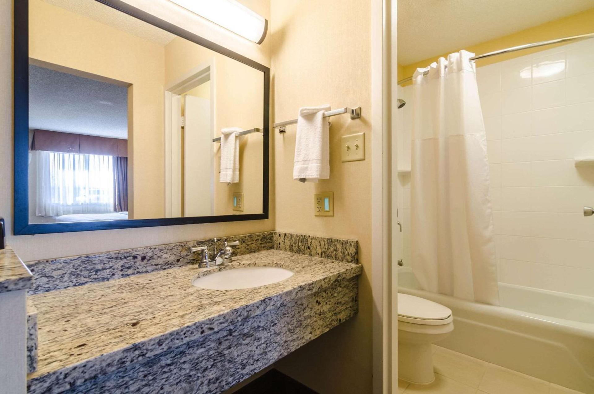 Quality Inn & Suites Ogallala photo 27