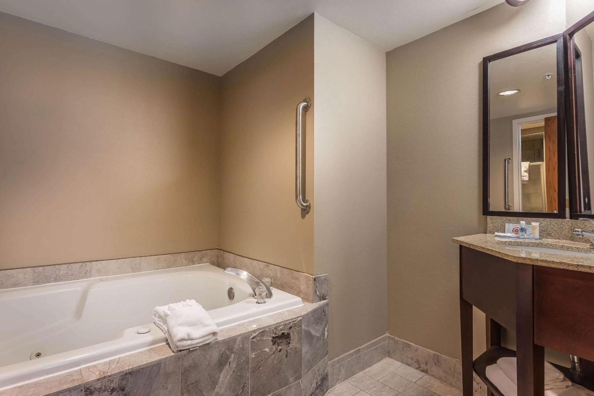 Comfort Inn SW Omaha I-80 photo 22