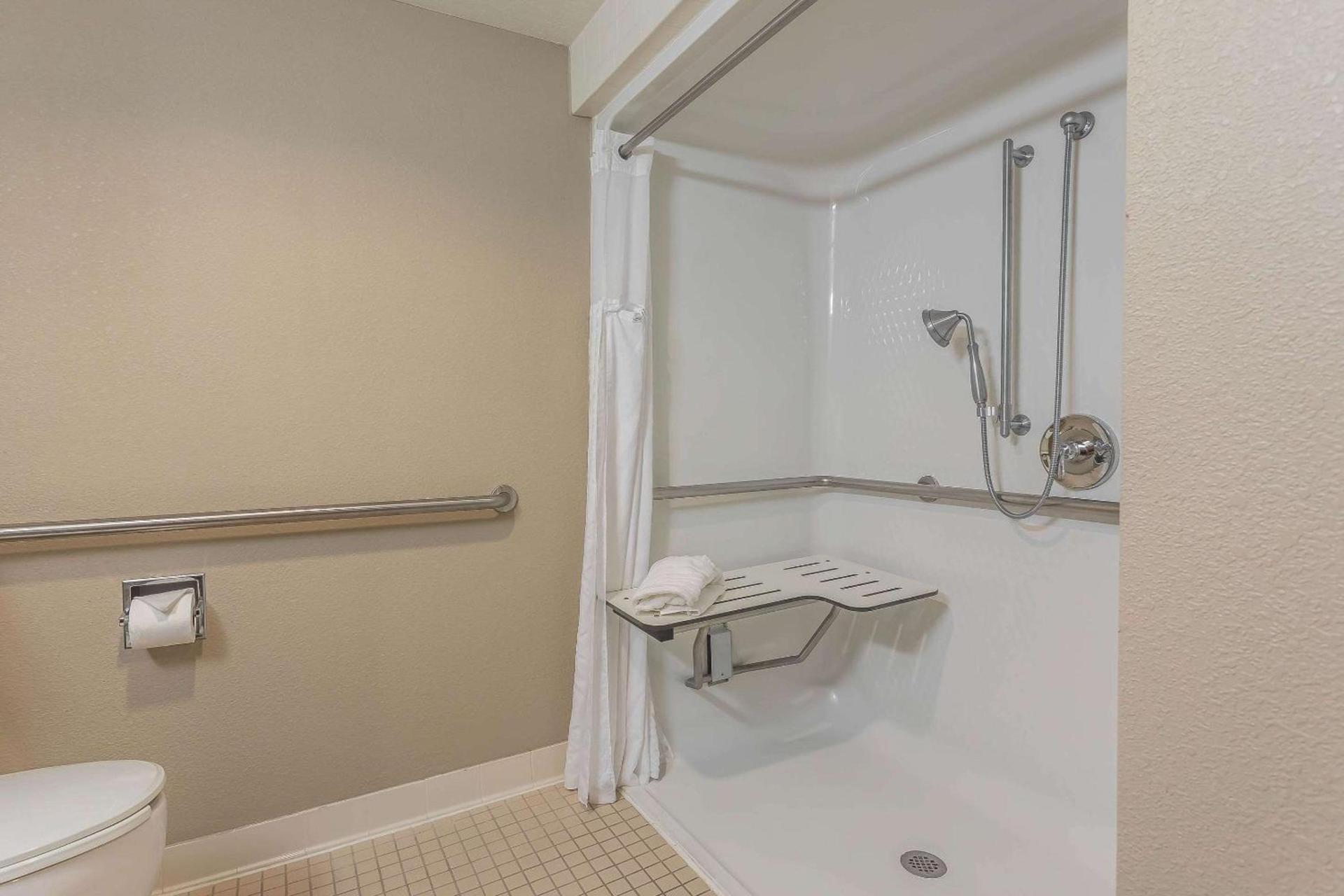 Comfort Inn SW Omaha I-80 photo 8