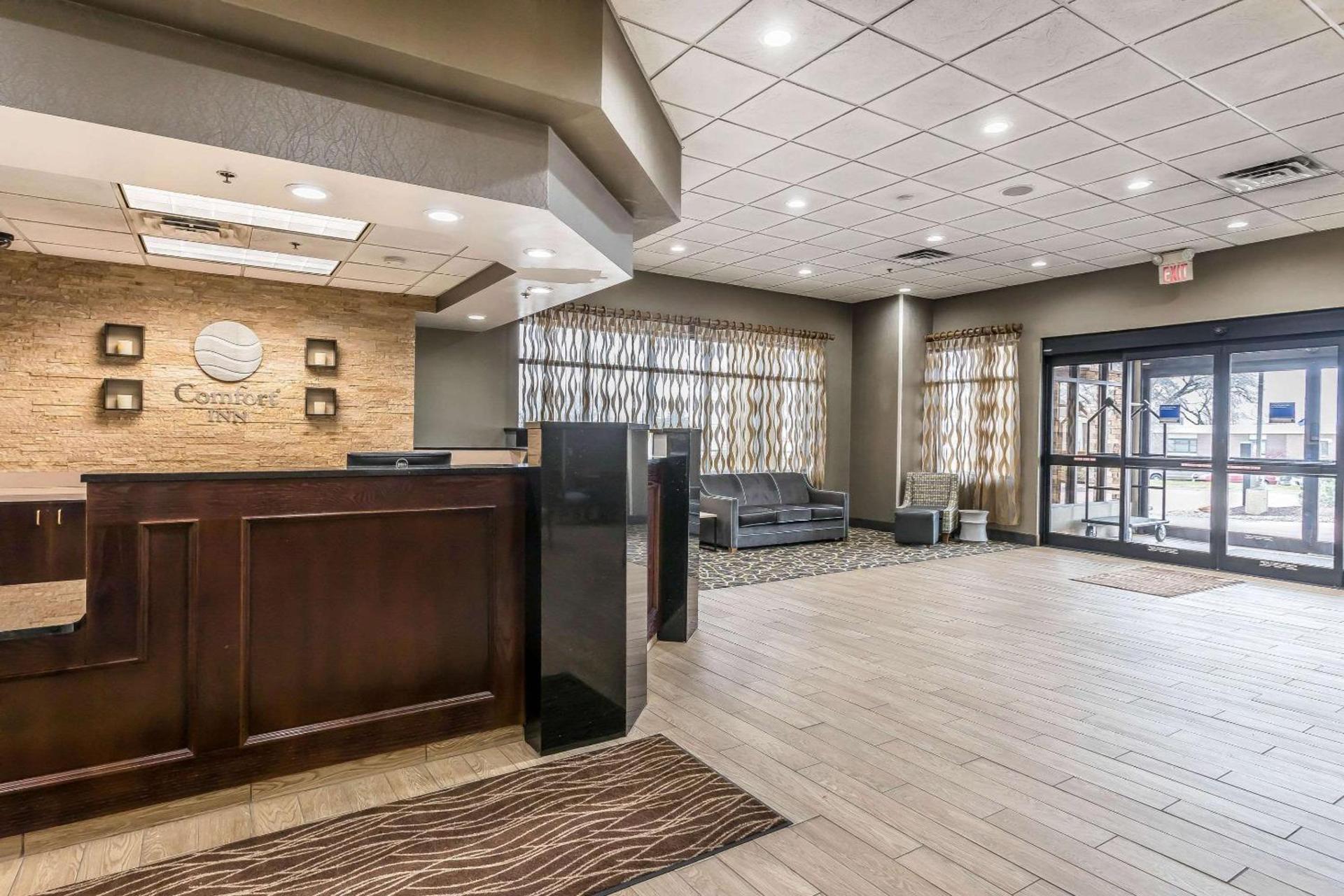 Comfort Inn SW Omaha I-80 photo 2