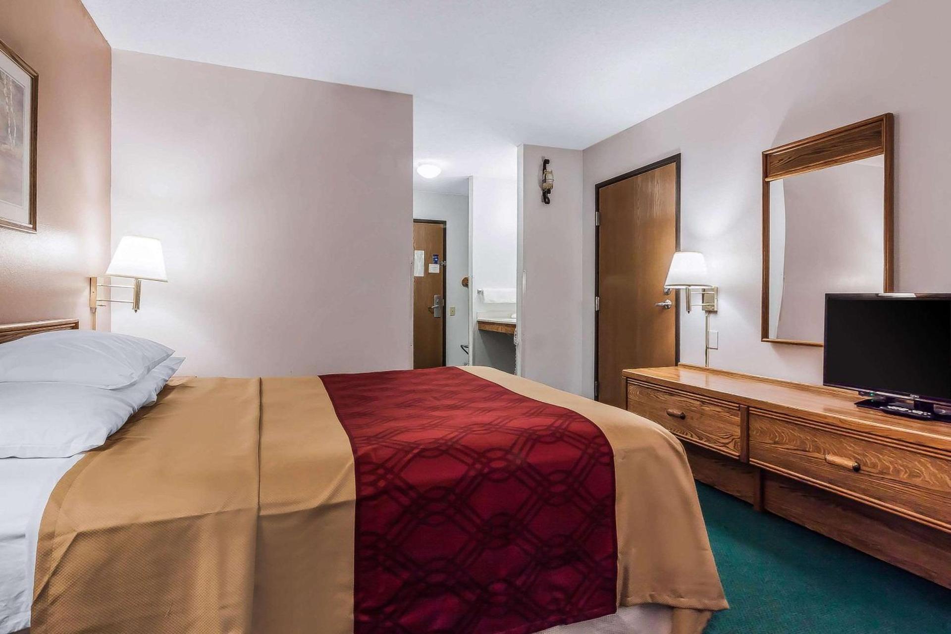 Rodeway Inn Holdrege photo 6
