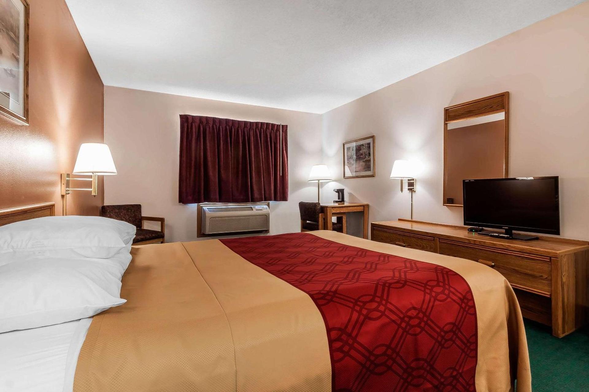 Rodeway Inn Holdrege photo 12