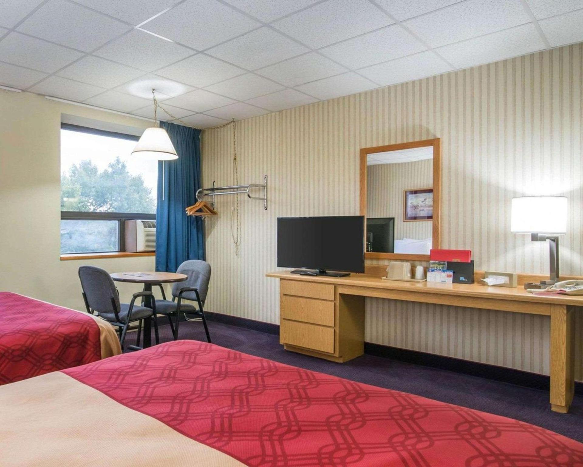 Econo Lodge Manchester photo 3