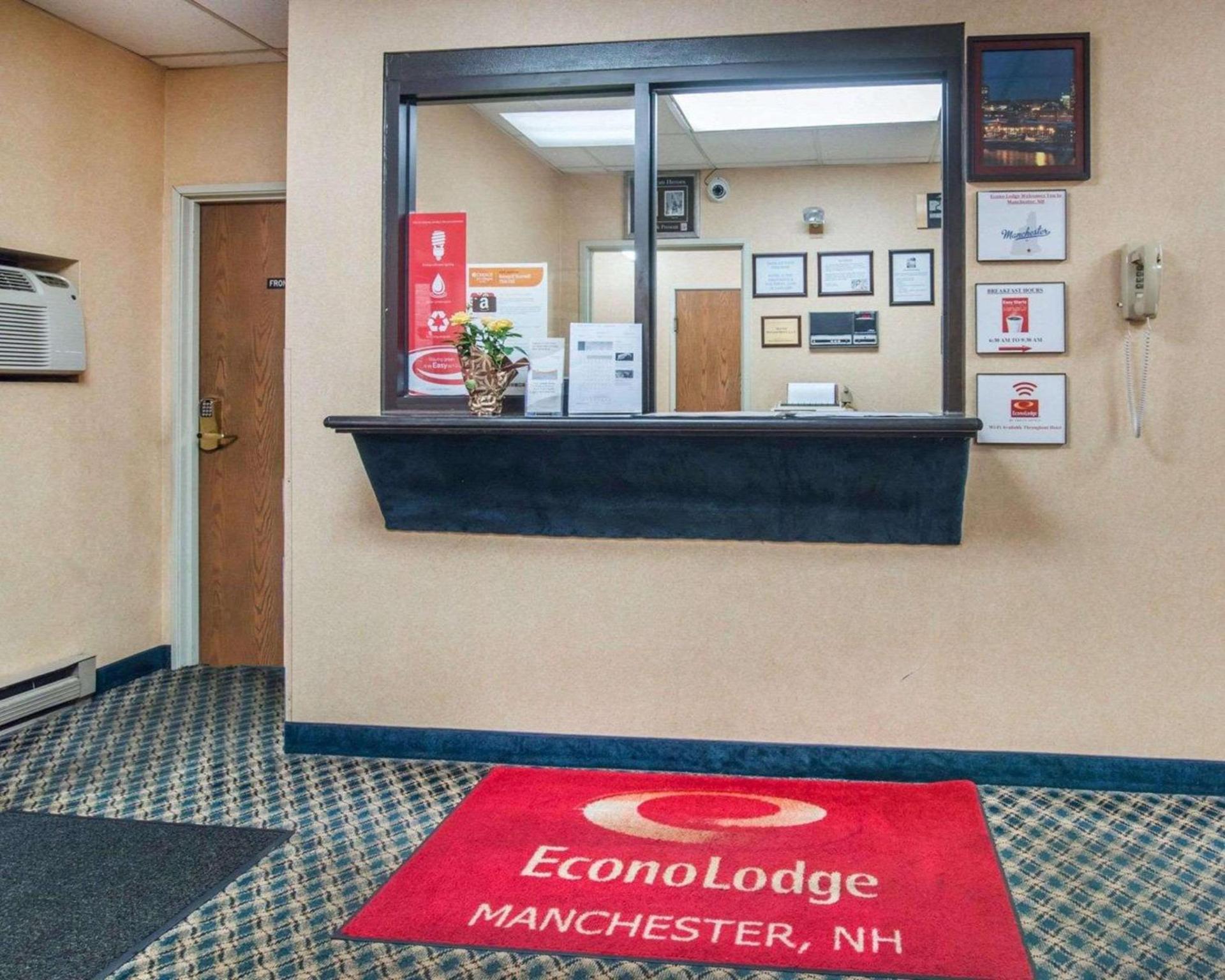 Econo Lodge Manchester photo 5