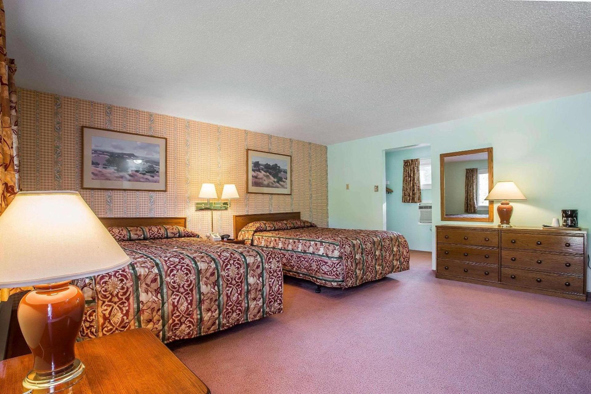 Rodeway Inn Lincoln I-93 photo 13