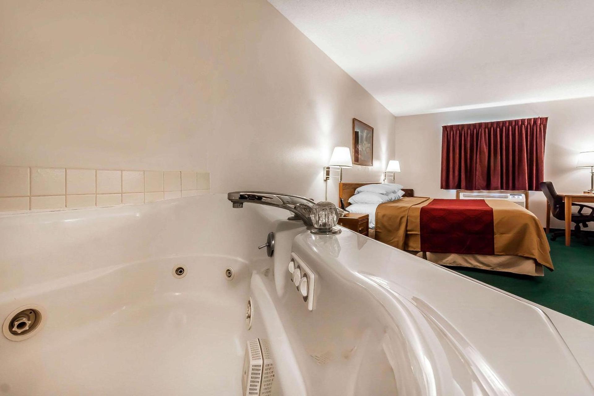 Rodeway Inn Holdrege photo 18