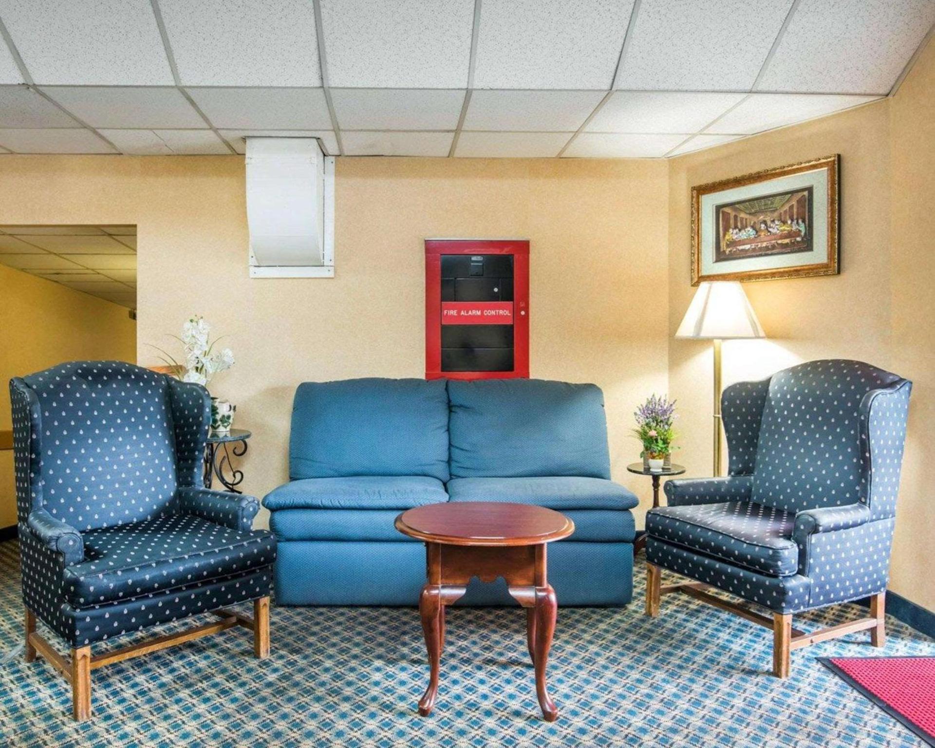 Econo Lodge Manchester photo 10