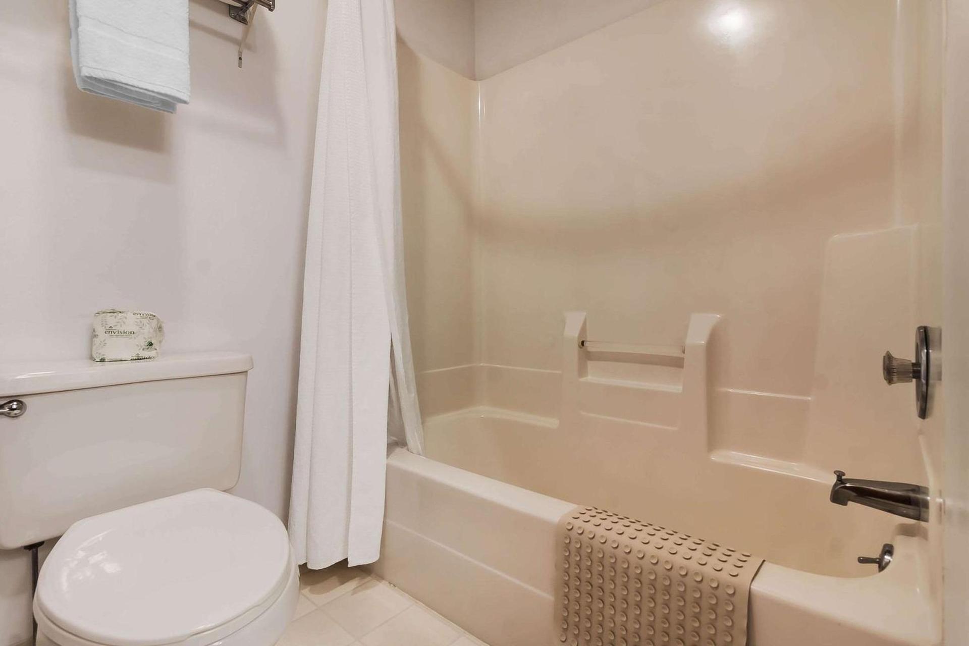 Rodeway Inn Holdrege photo 25