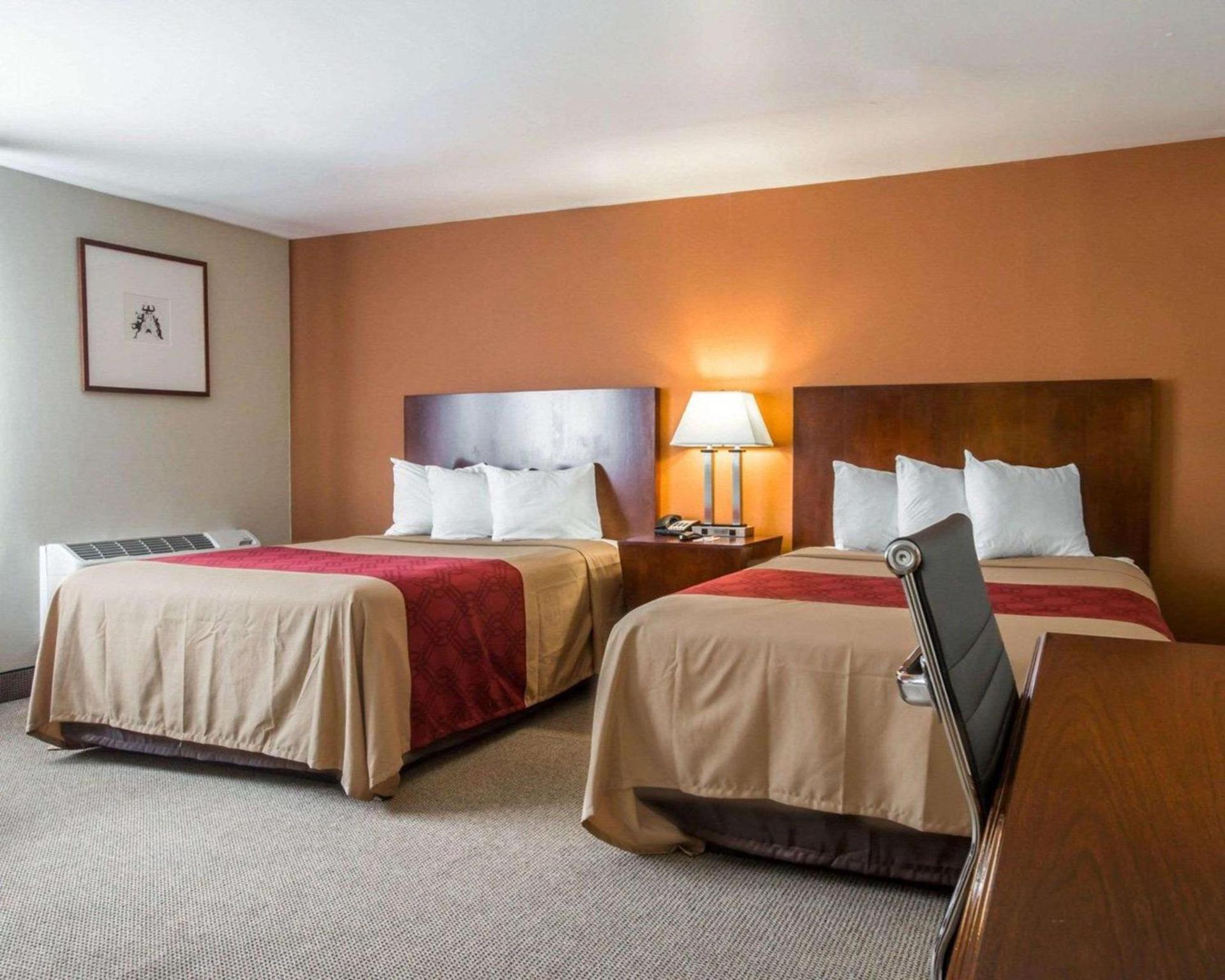 Econo Lodge Lakes Region photo 25