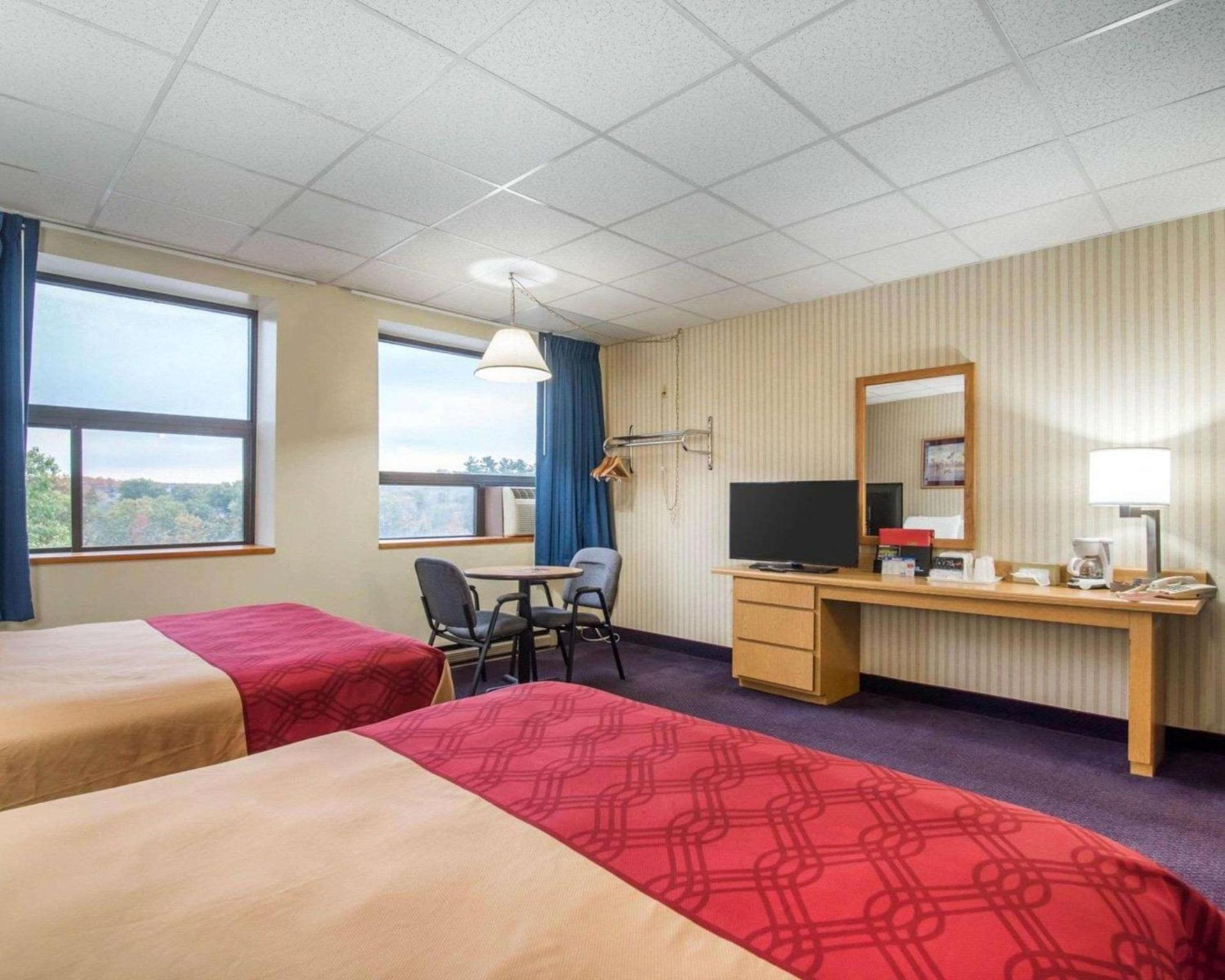 Econo Lodge Manchester photo 14