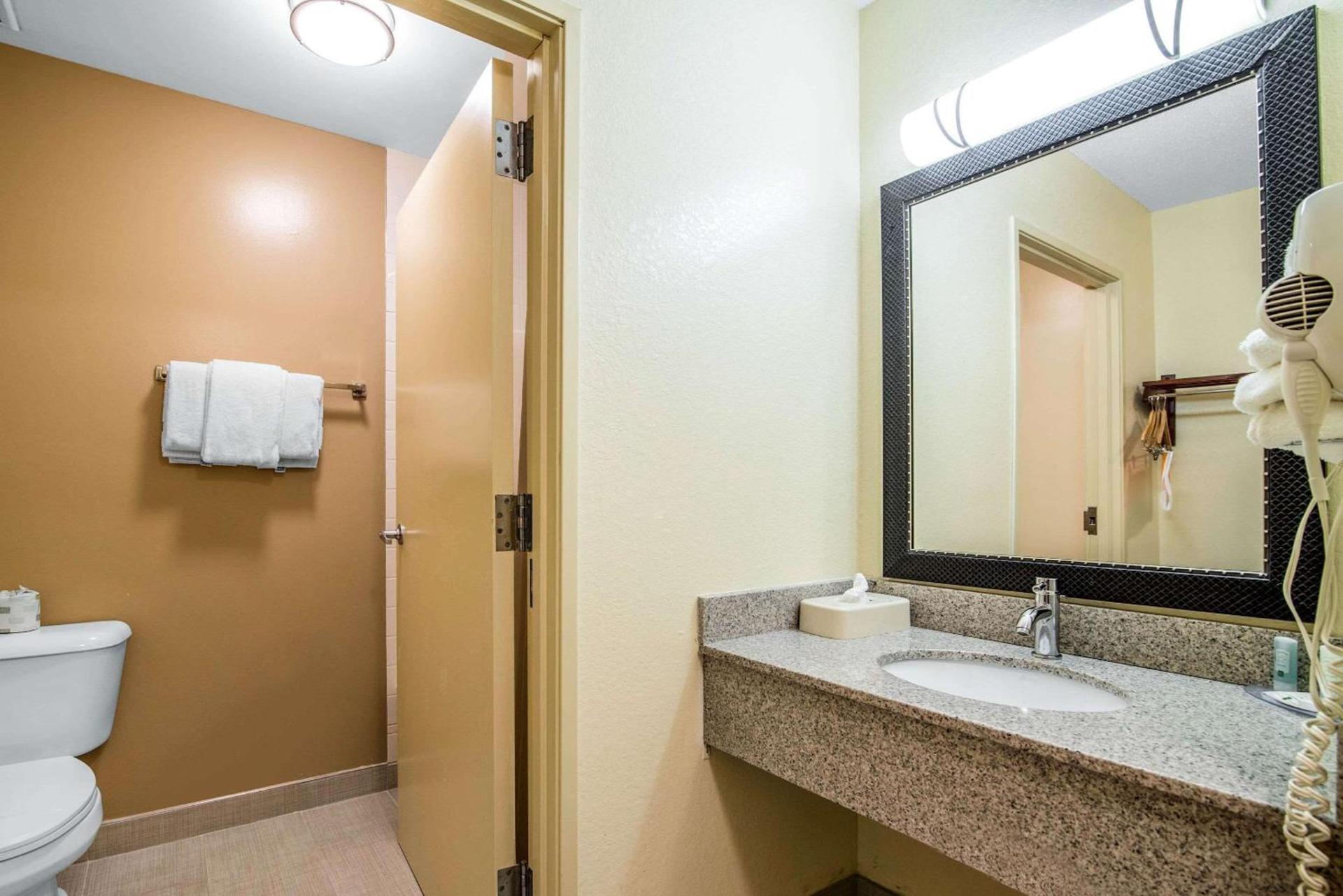 Quality Inn Loudon-Concord photo 11