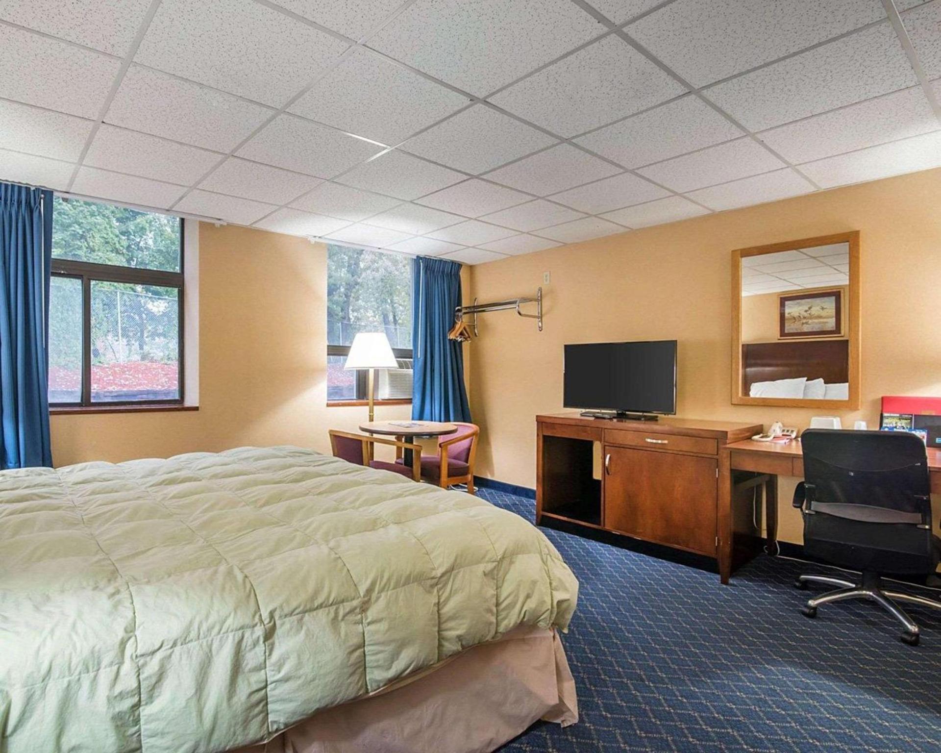 Econo Lodge Manchester photo 16