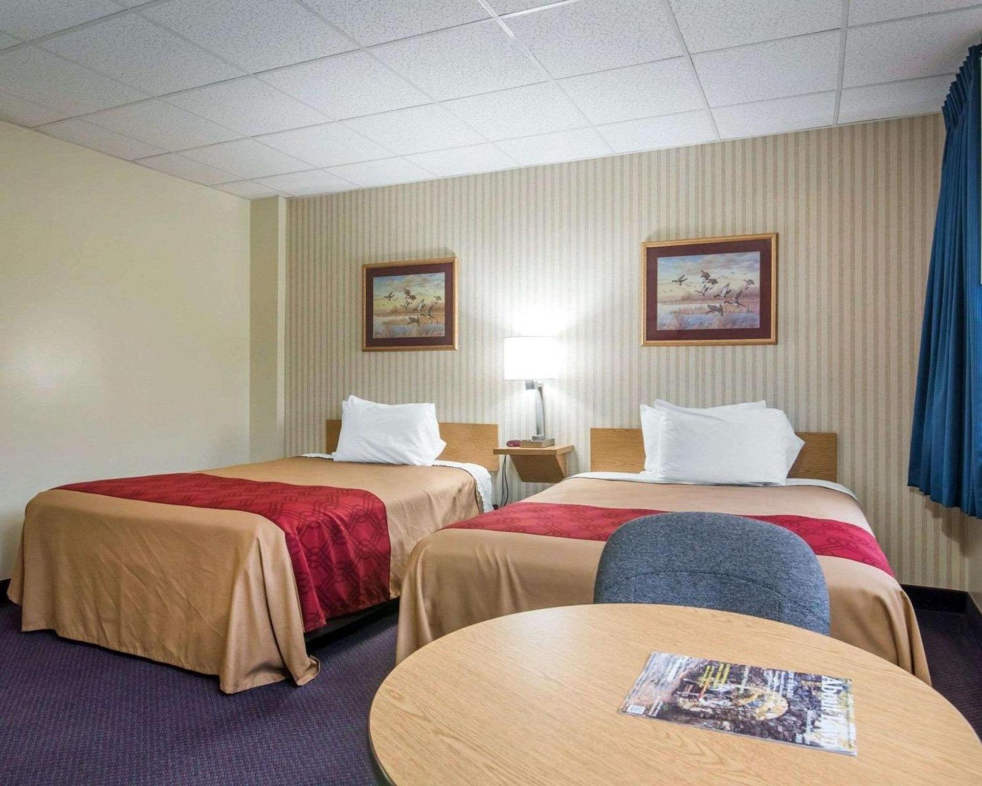 Econo Lodge Manchester photo 17