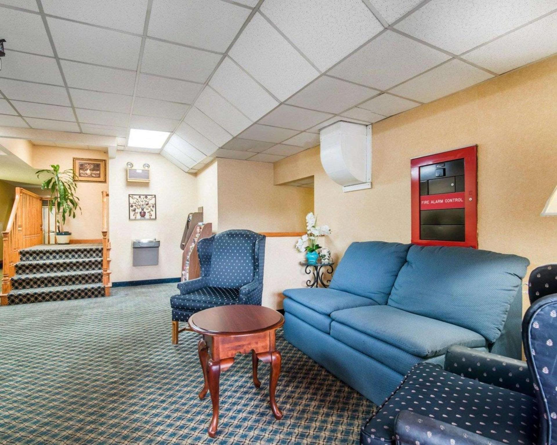 Econo Lodge Manchester photo 20