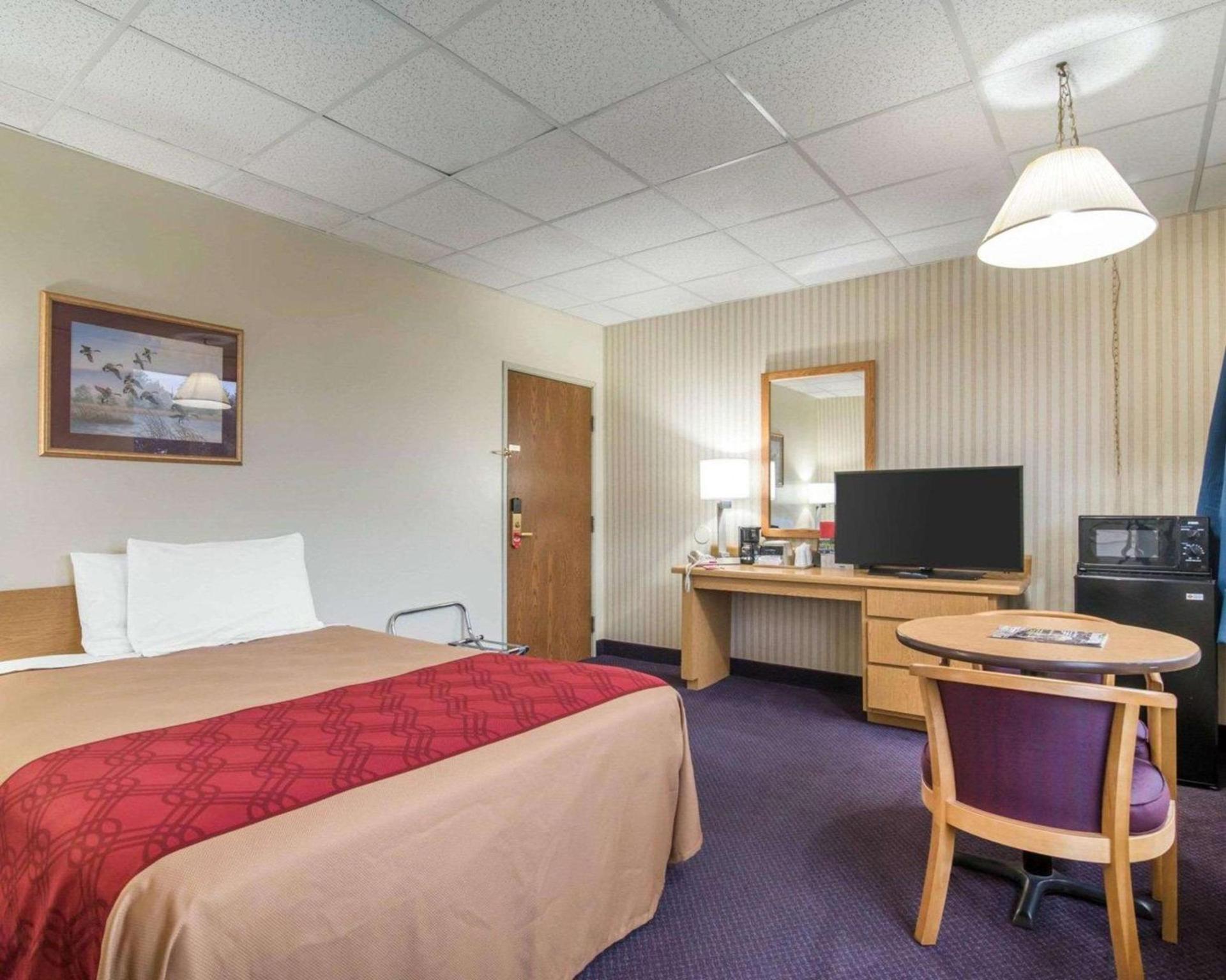 Econo Lodge Manchester photo 21
