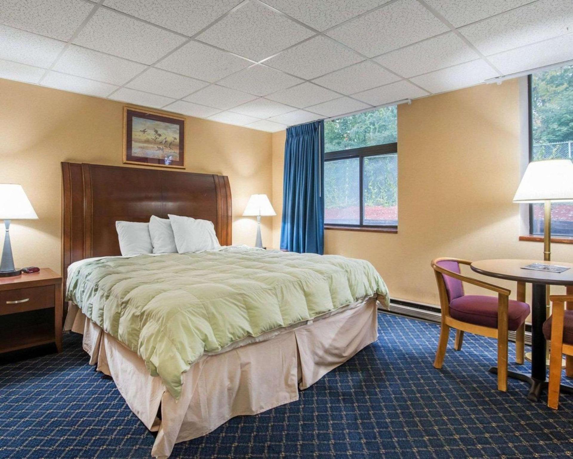 Econo Lodge Manchester photo 22