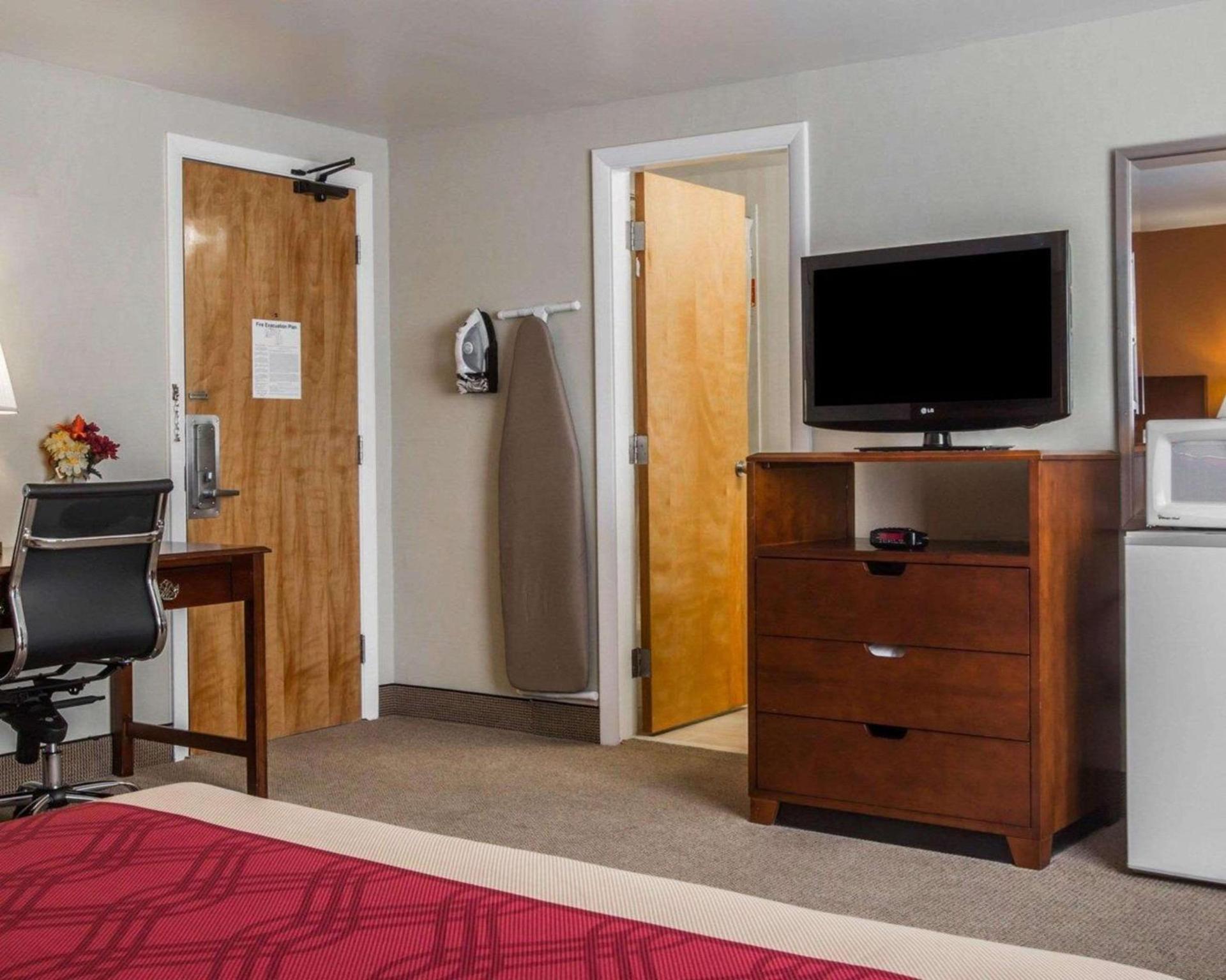 Econo Lodge Lakes Region photo 7