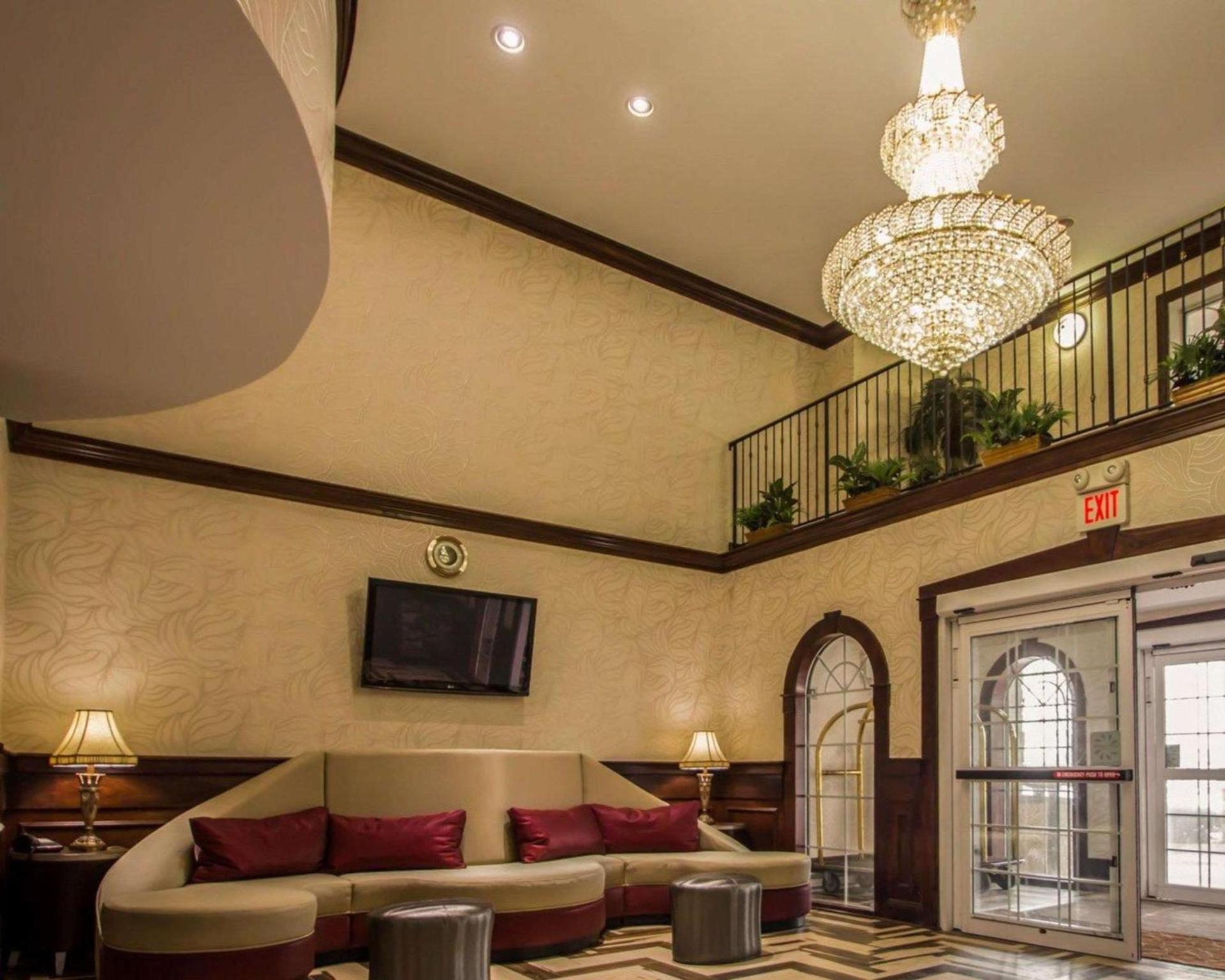 Quality Suites NYC Gateway photo 17