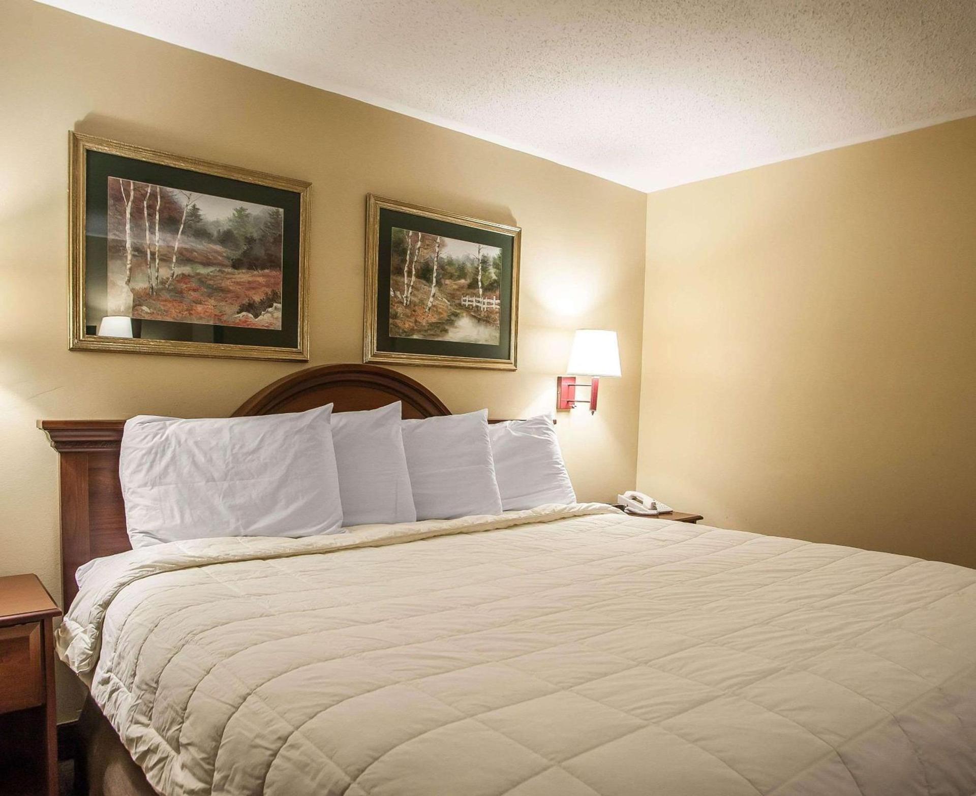 Econo Lodge Newton photo 11