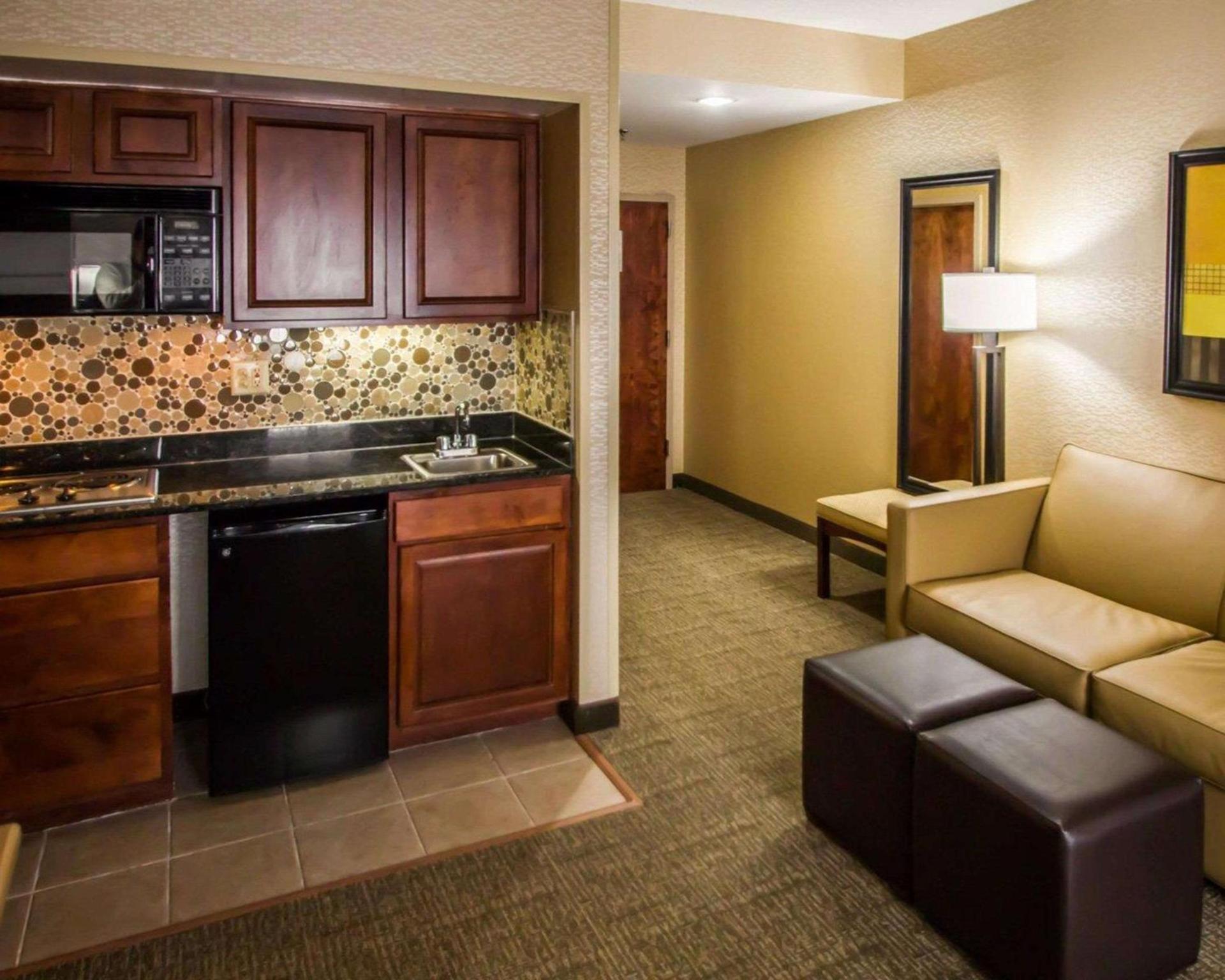 Quality Suites NYC Gateway photo 15