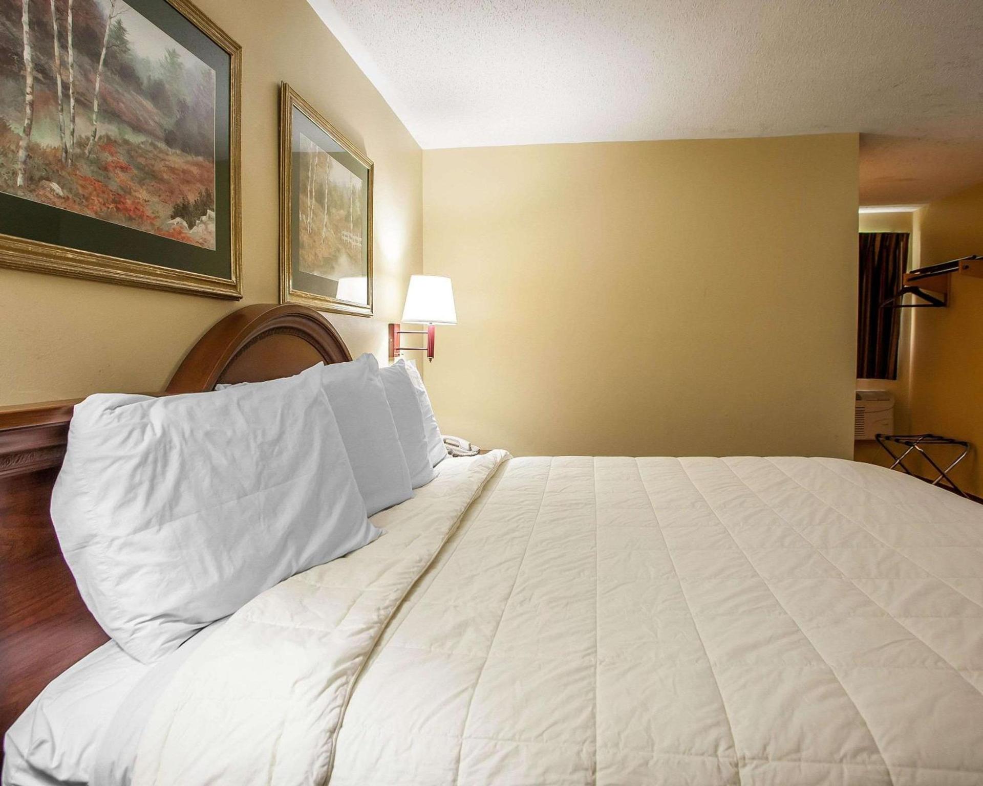 Econo Lodge Newton photo 13