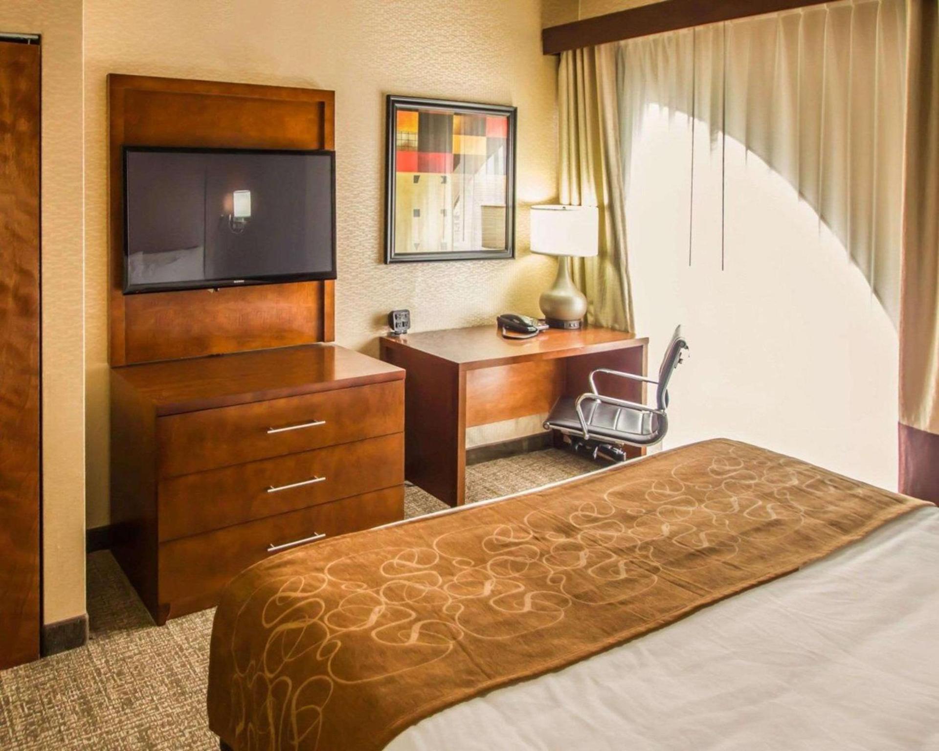 Quality Suites NYC Gateway photo 24