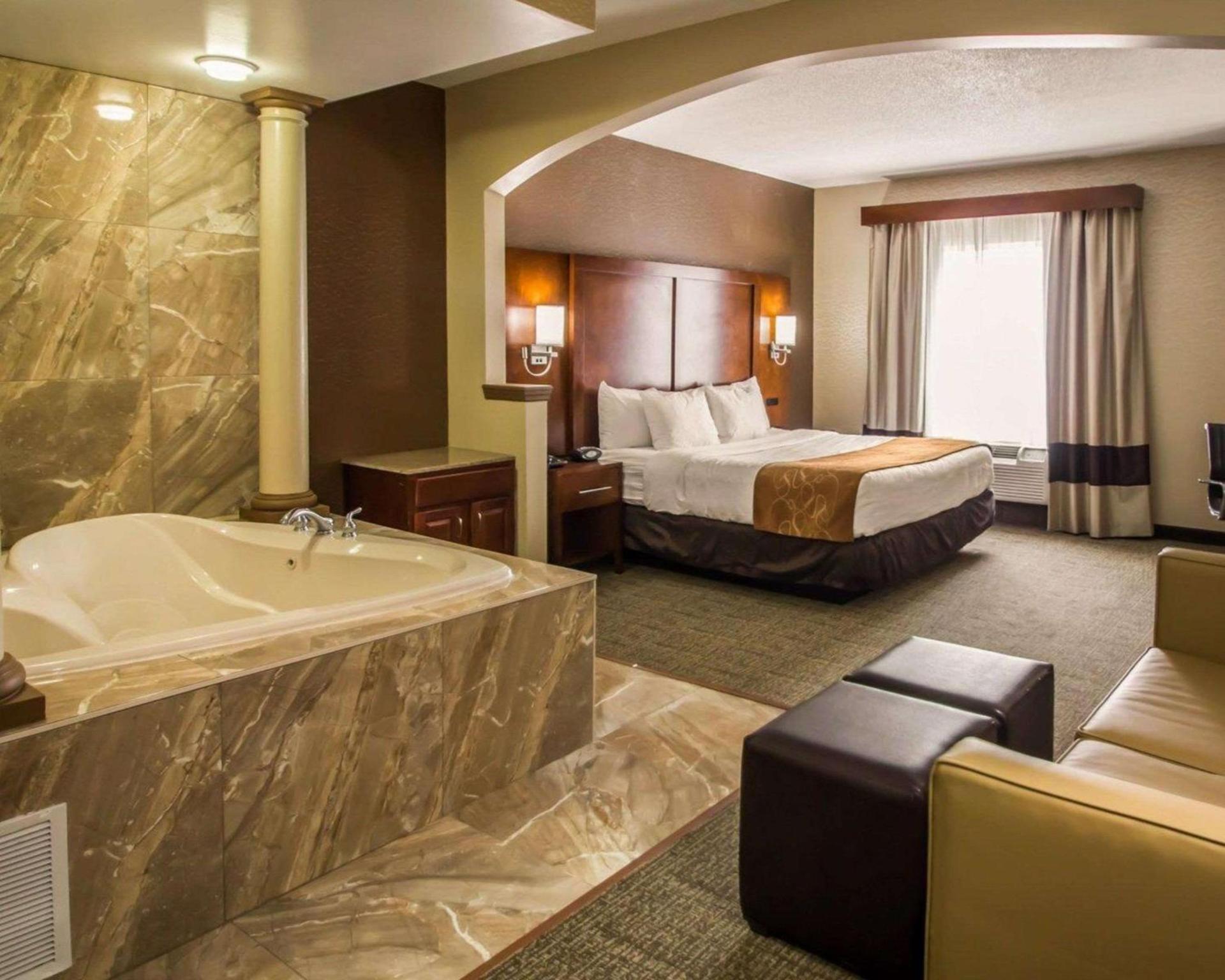 Quality Suites NYC Gateway photo 13