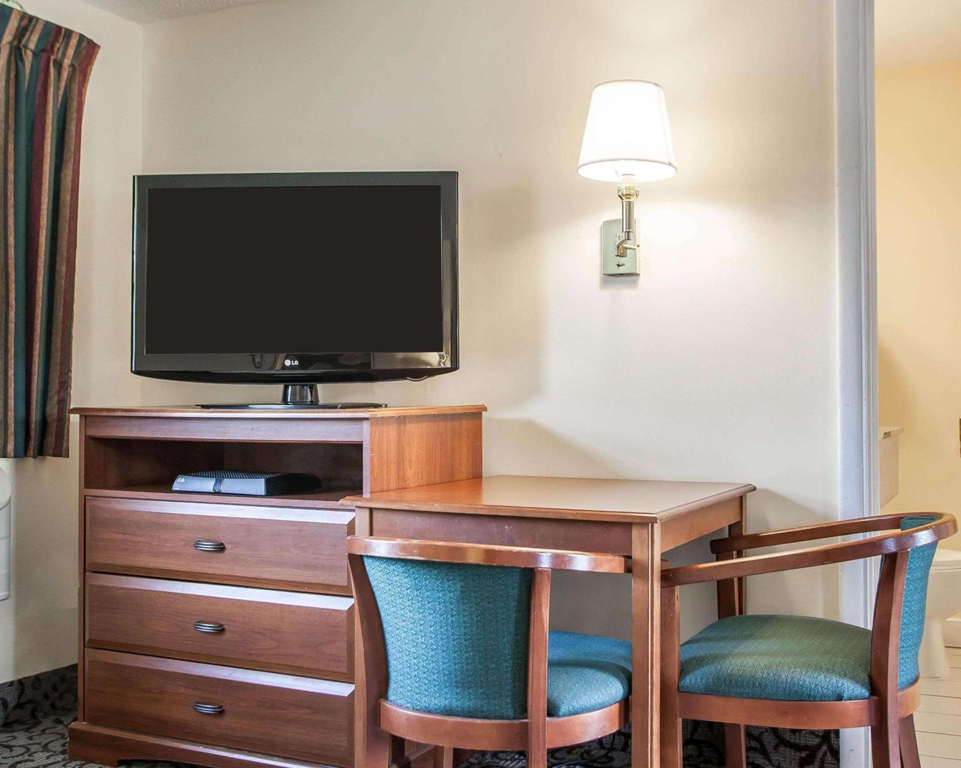 Econo Lodge Newton photo 18