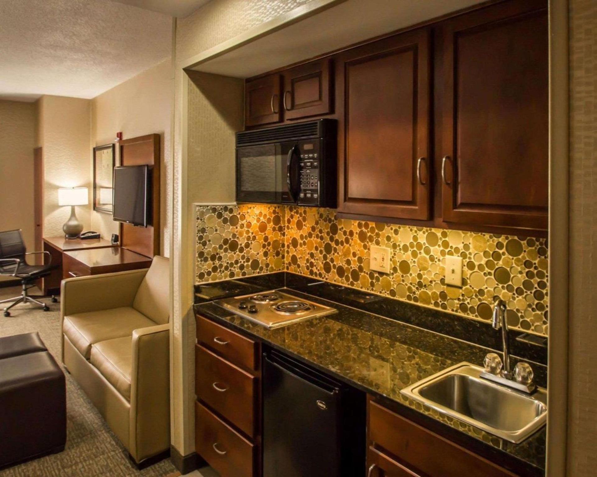 Quality Suites NYC Gateway photo 12