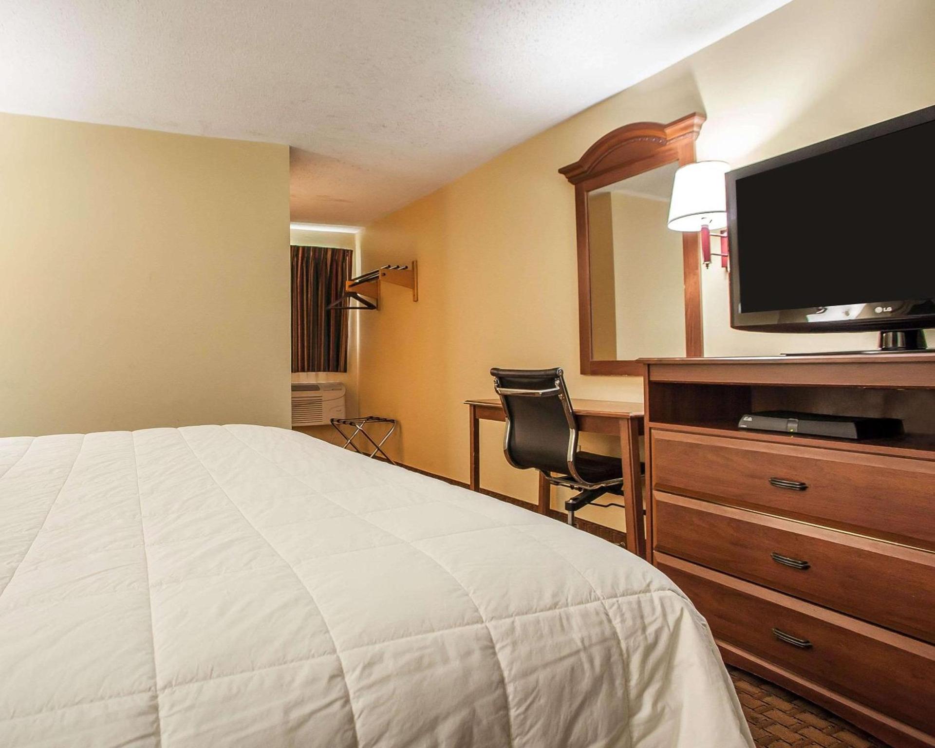 Econo Lodge Newton photo 14