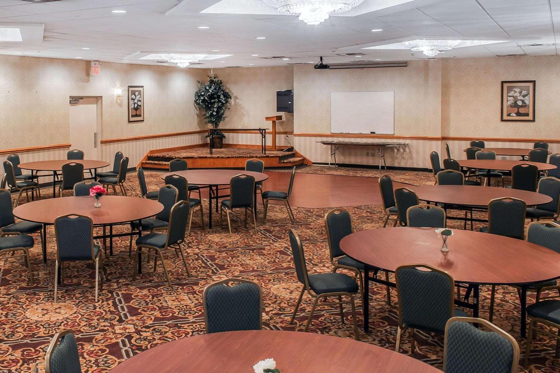 Quality Inn Hackettstown - Long Valley photo 23