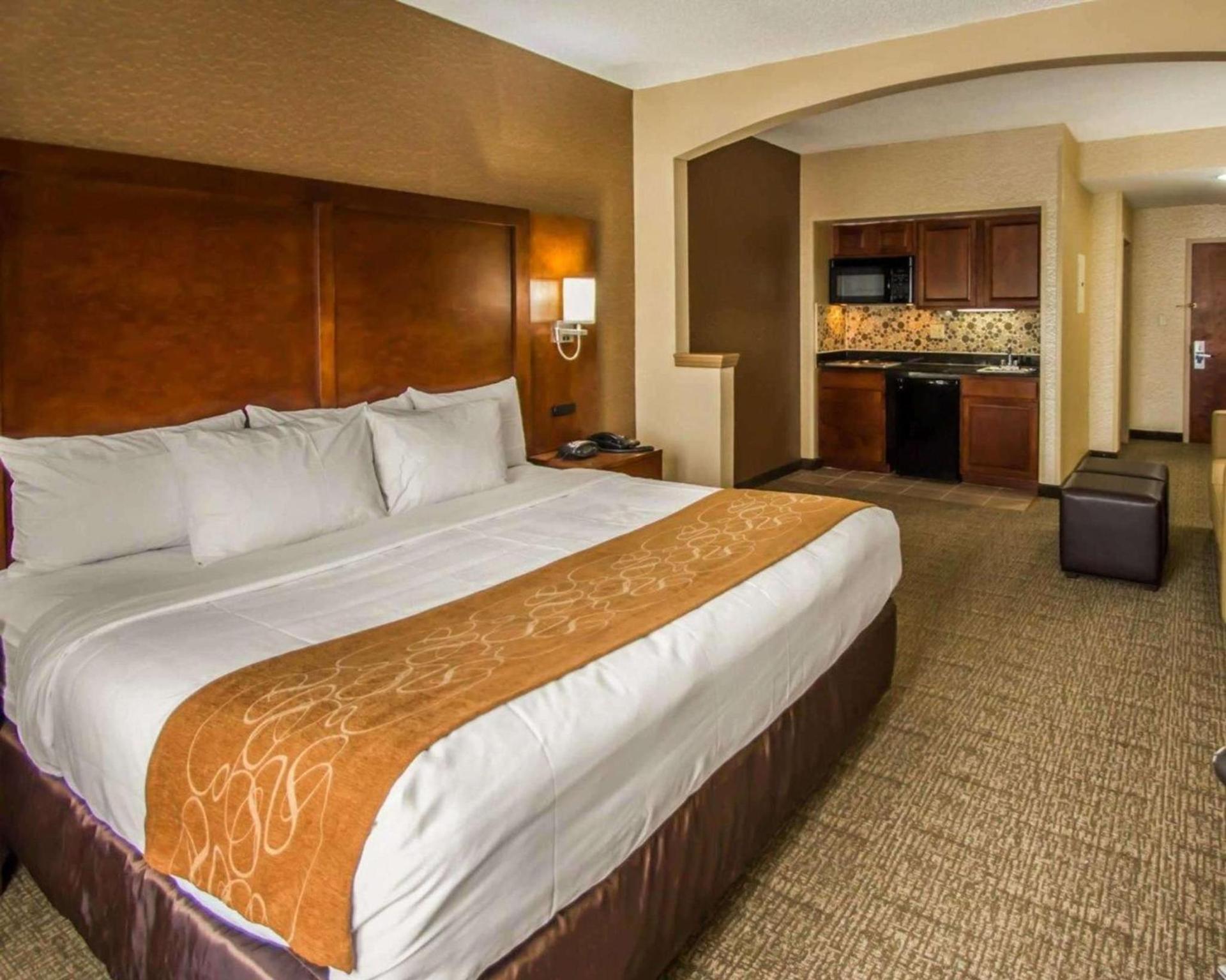 Quality Suites NYC Gateway photo 26