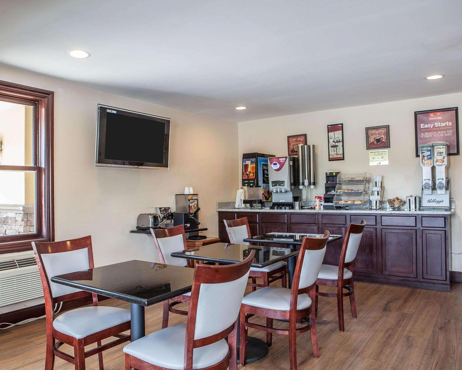 Econo Lodge Newton photo 21