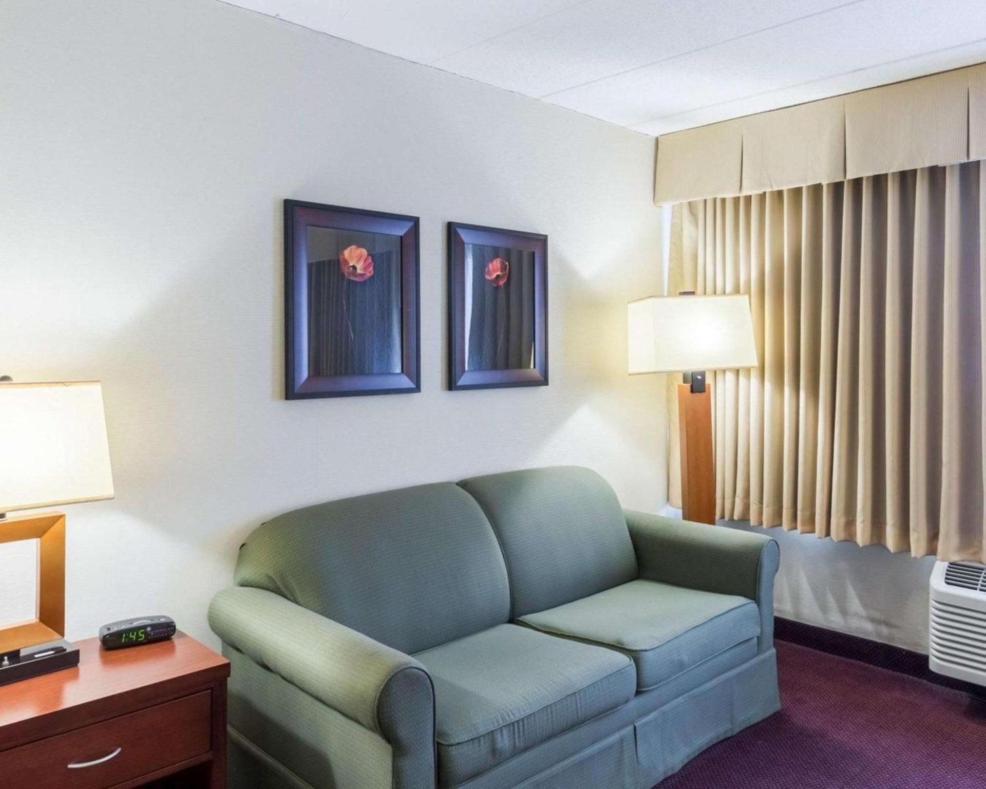 Clarion Hotel Somerset - New Brunswick photo 15