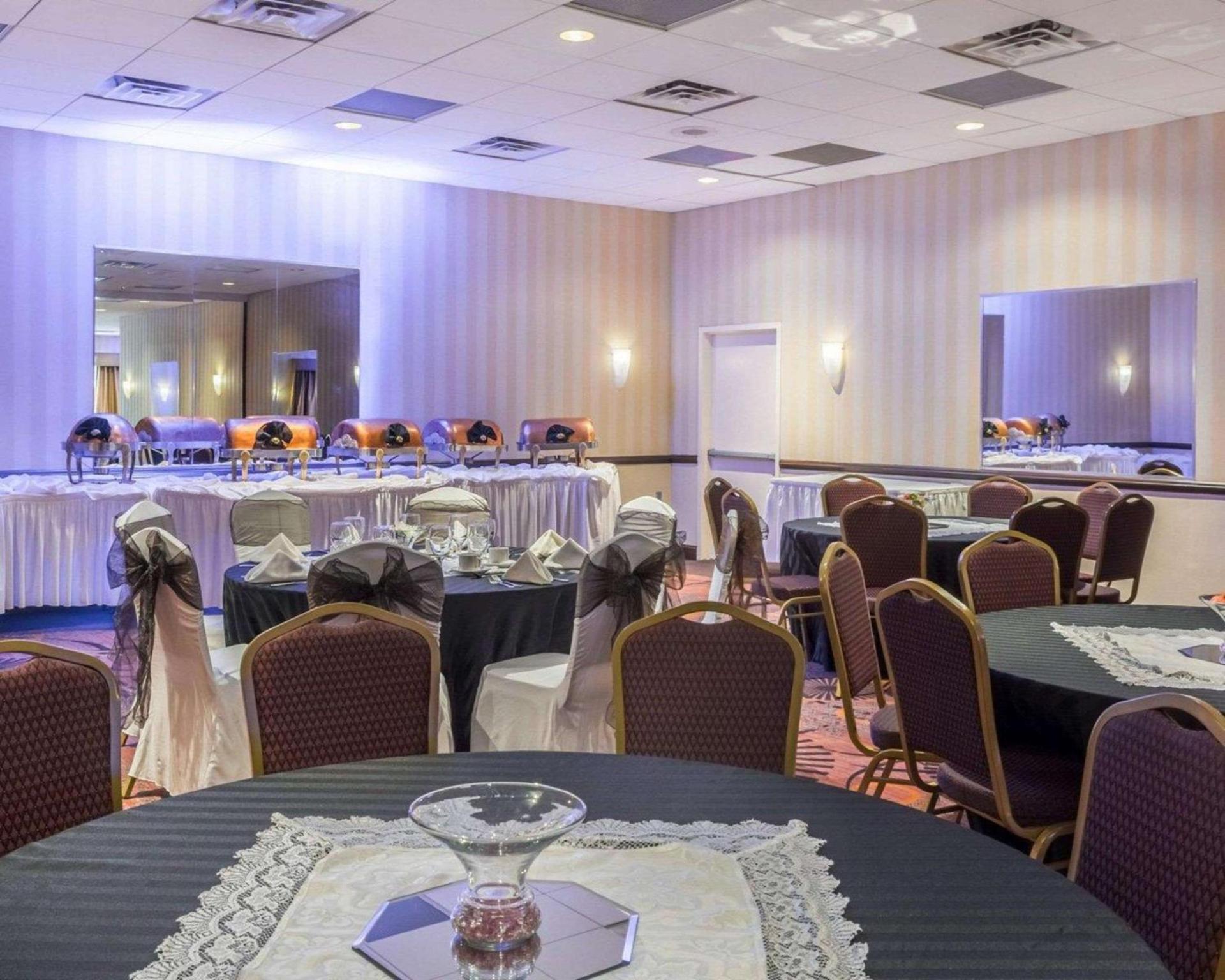 Clarion Hotel Somerset - New Brunswick photo 28
