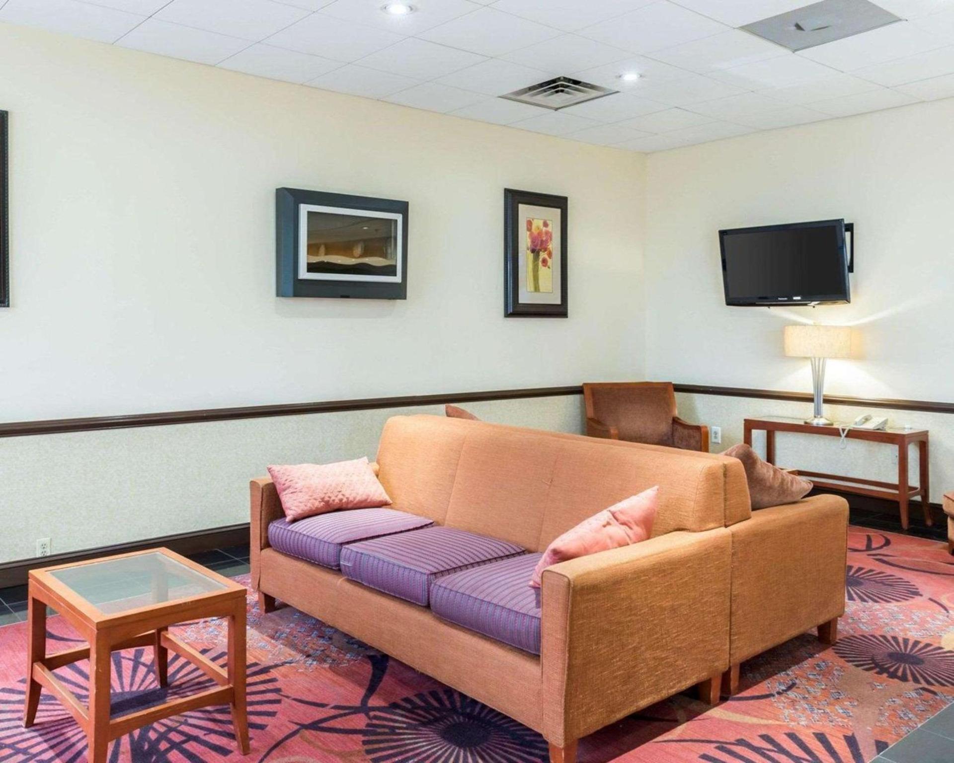 Clarion Hotel Somerset - New Brunswick photo 7