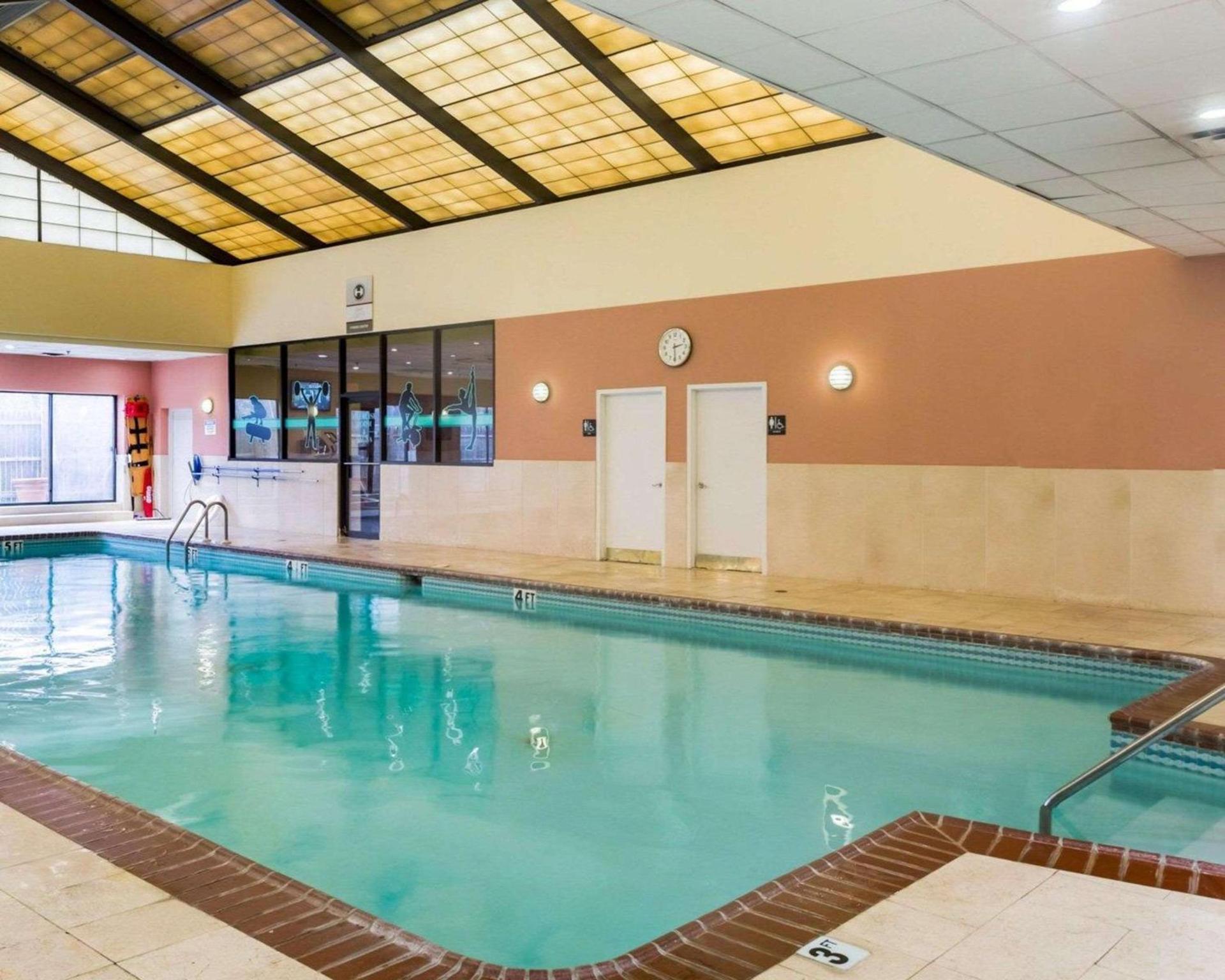 Clarion Hotel Somerset - New Brunswick photo 20