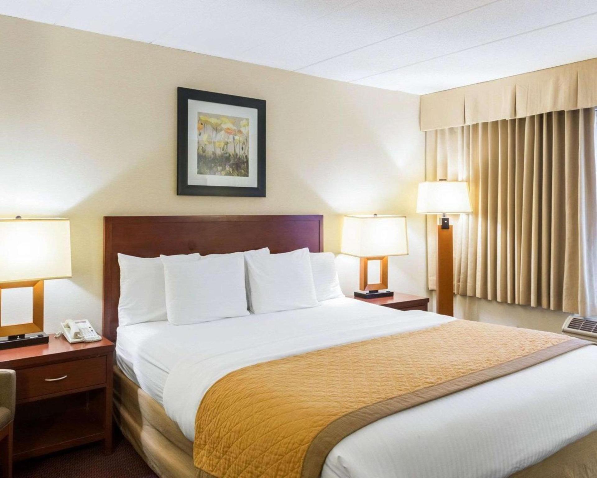Clarion Hotel Somerset - New Brunswick photo 11