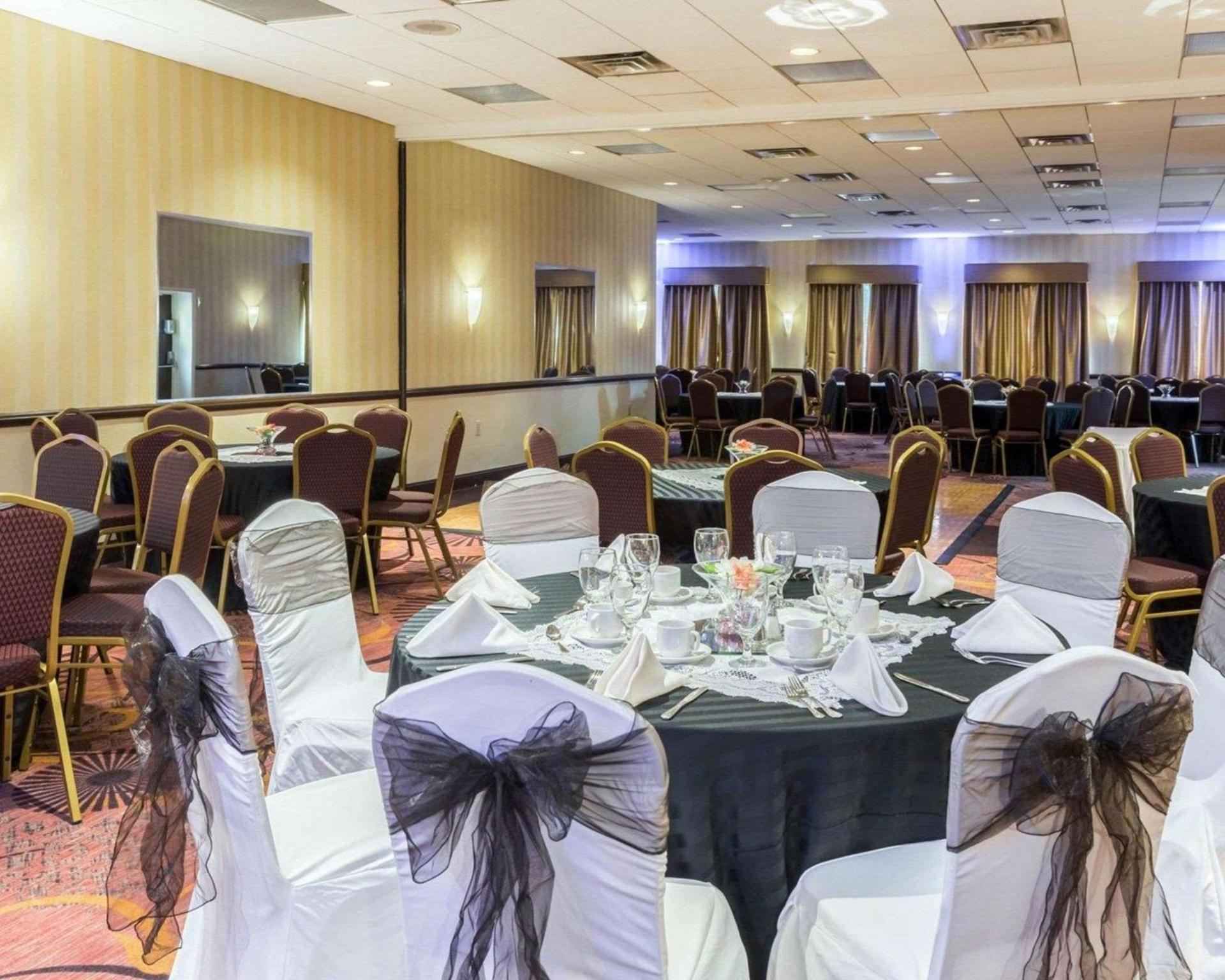 Clarion Hotel Somerset - New Brunswick photo 26
