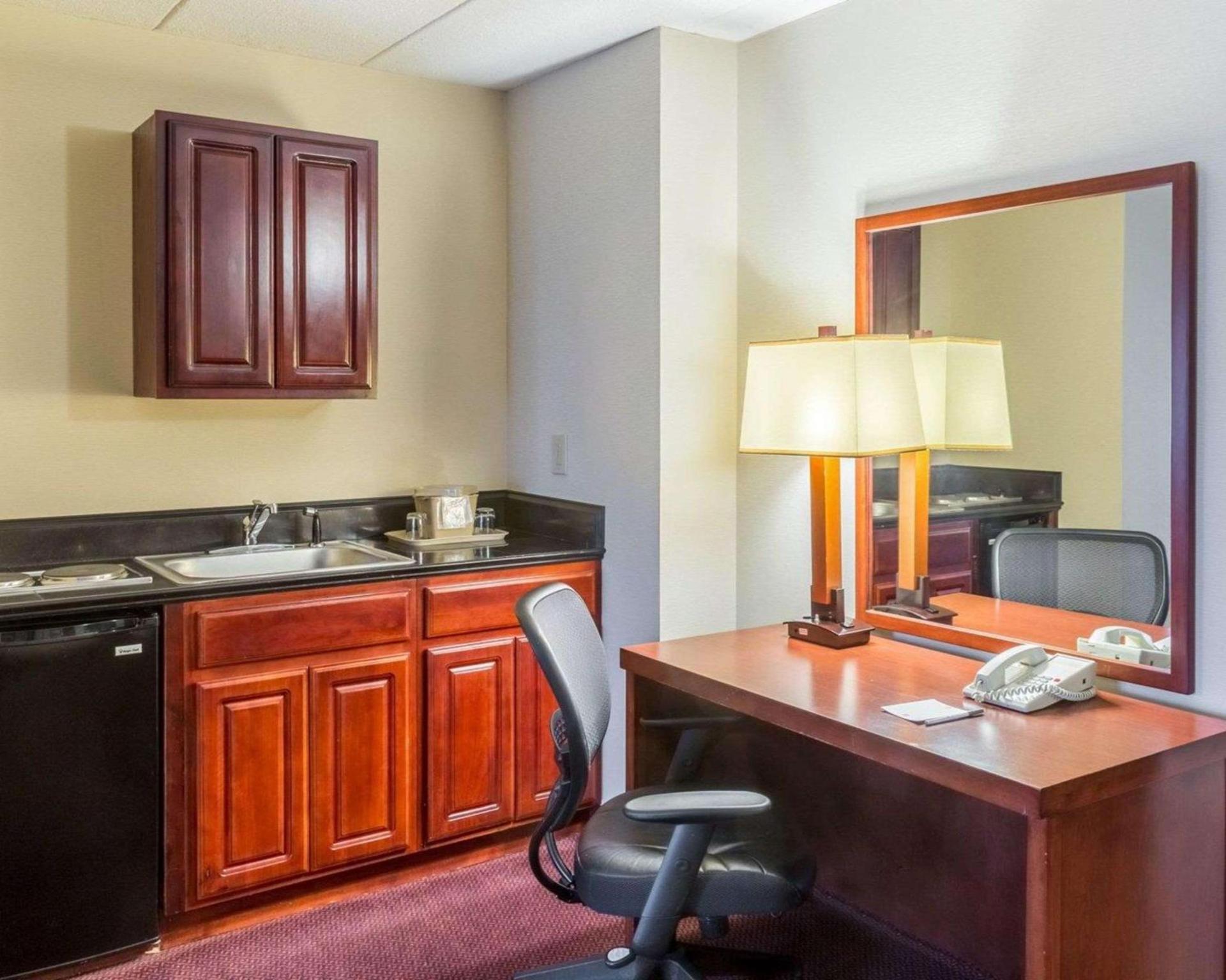Clarion Hotel Somerset - New Brunswick photo 16