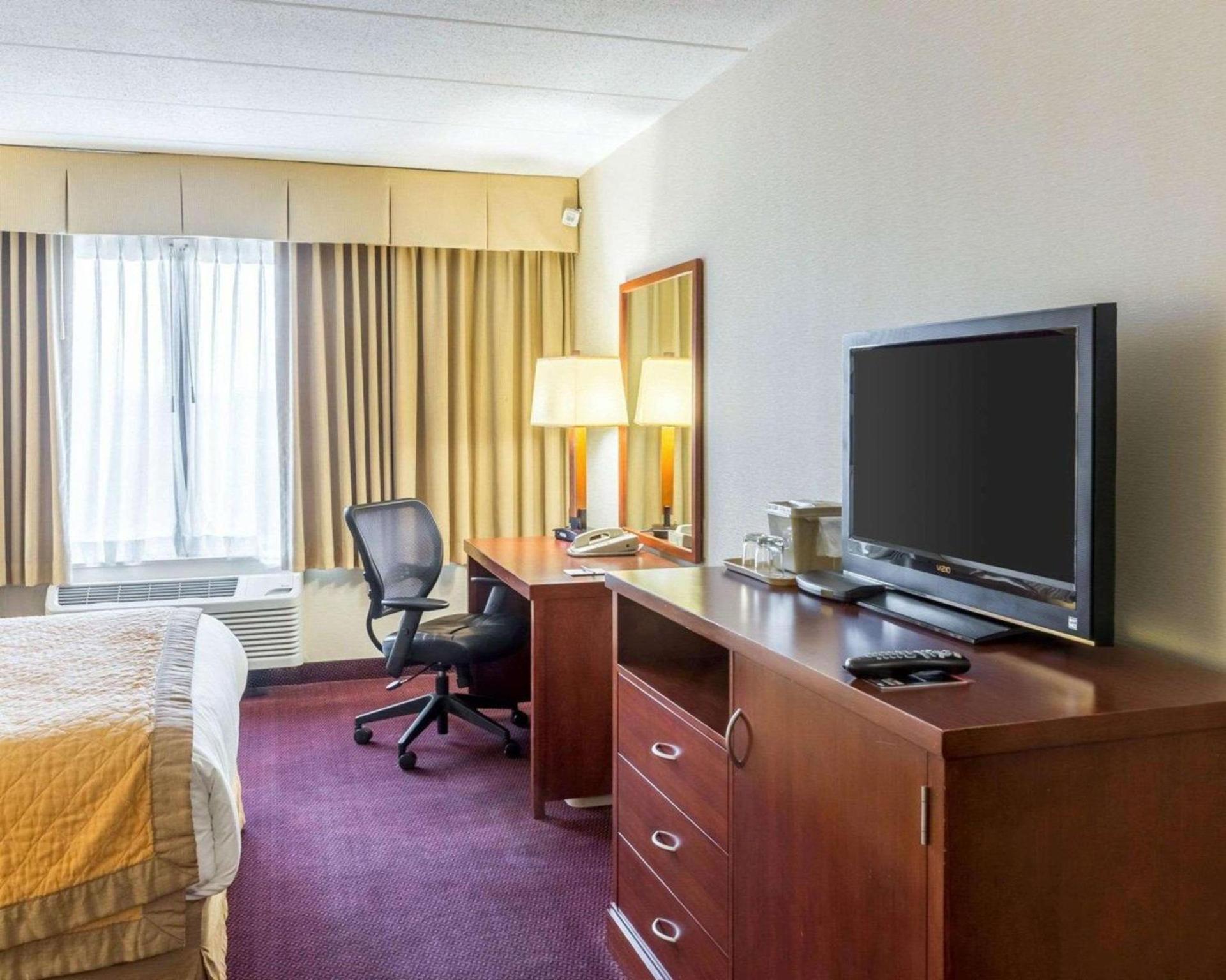 Clarion Hotel Somerset - New Brunswick photo 10