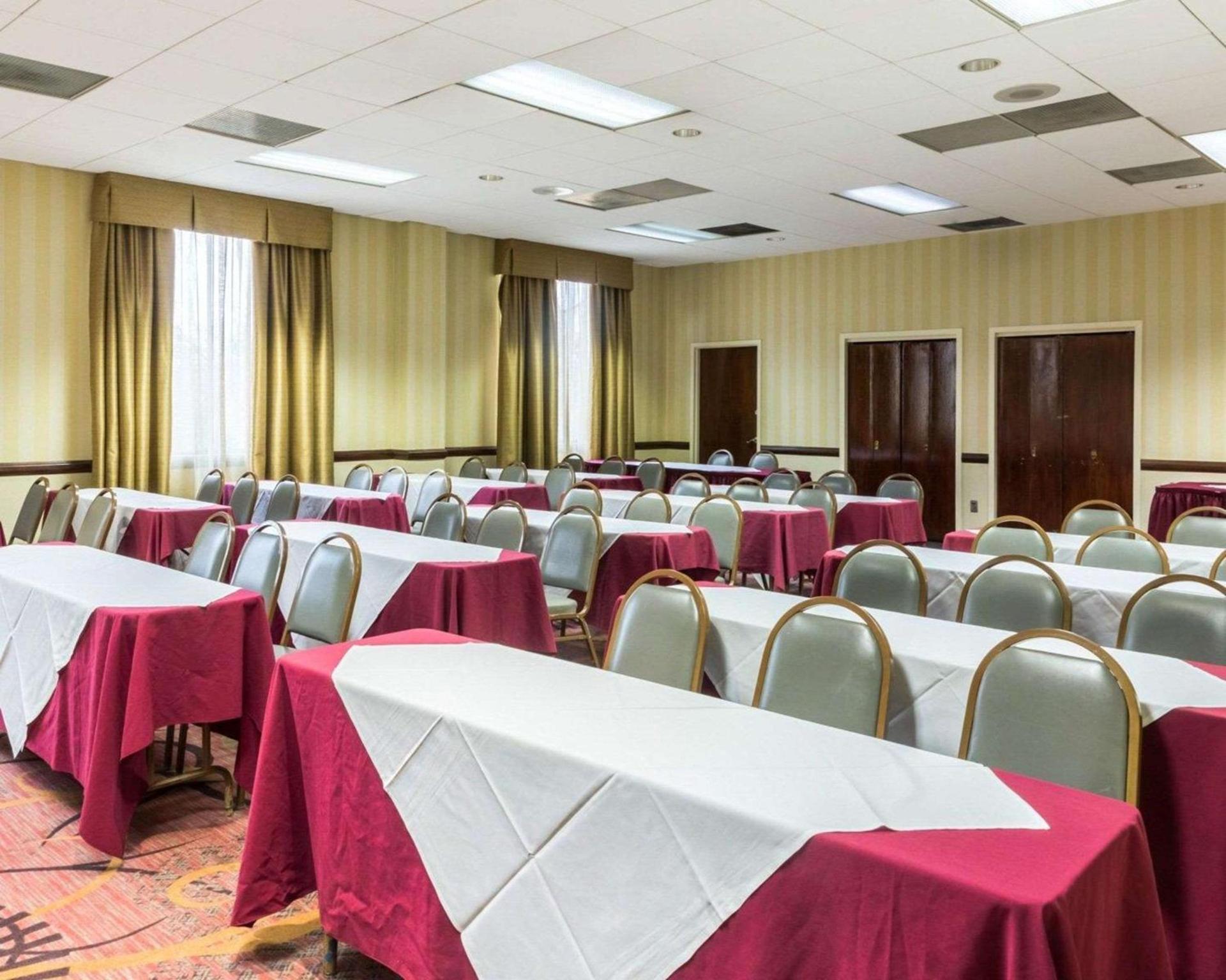 Clarion Hotel Somerset - New Brunswick photo 30