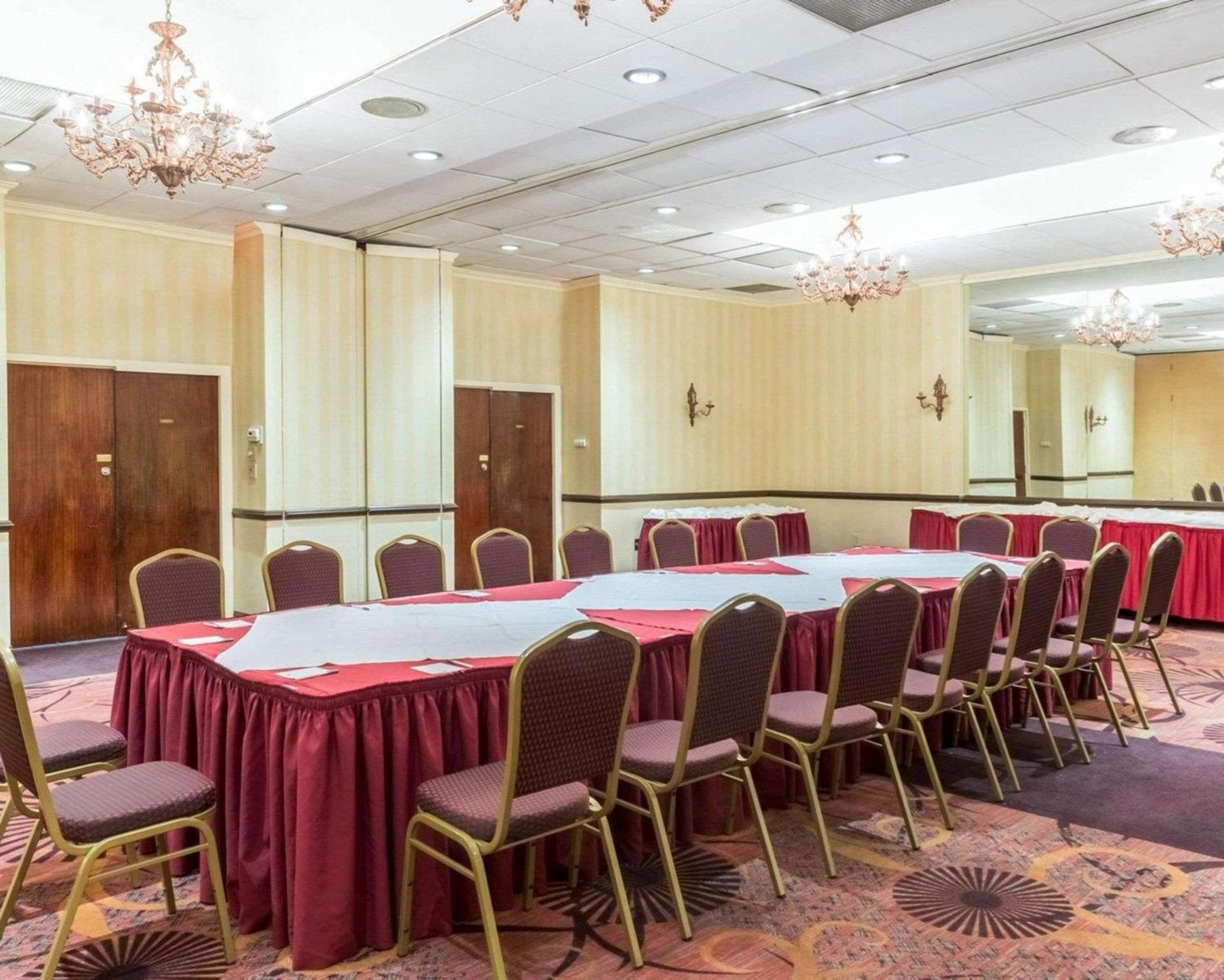 Clarion Hotel Somerset - New Brunswick photo 29