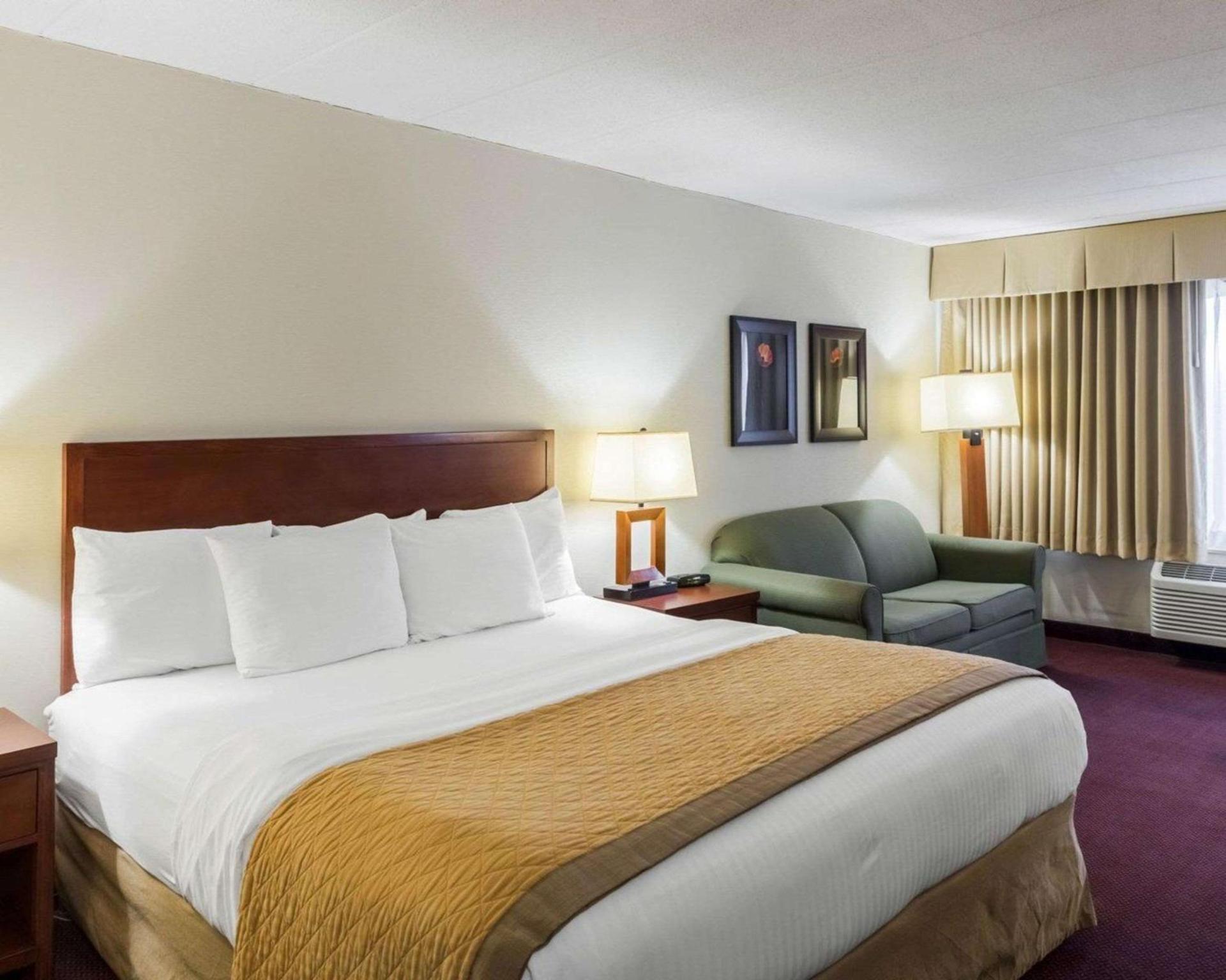 Clarion Hotel Somerset - New Brunswick photo 13
